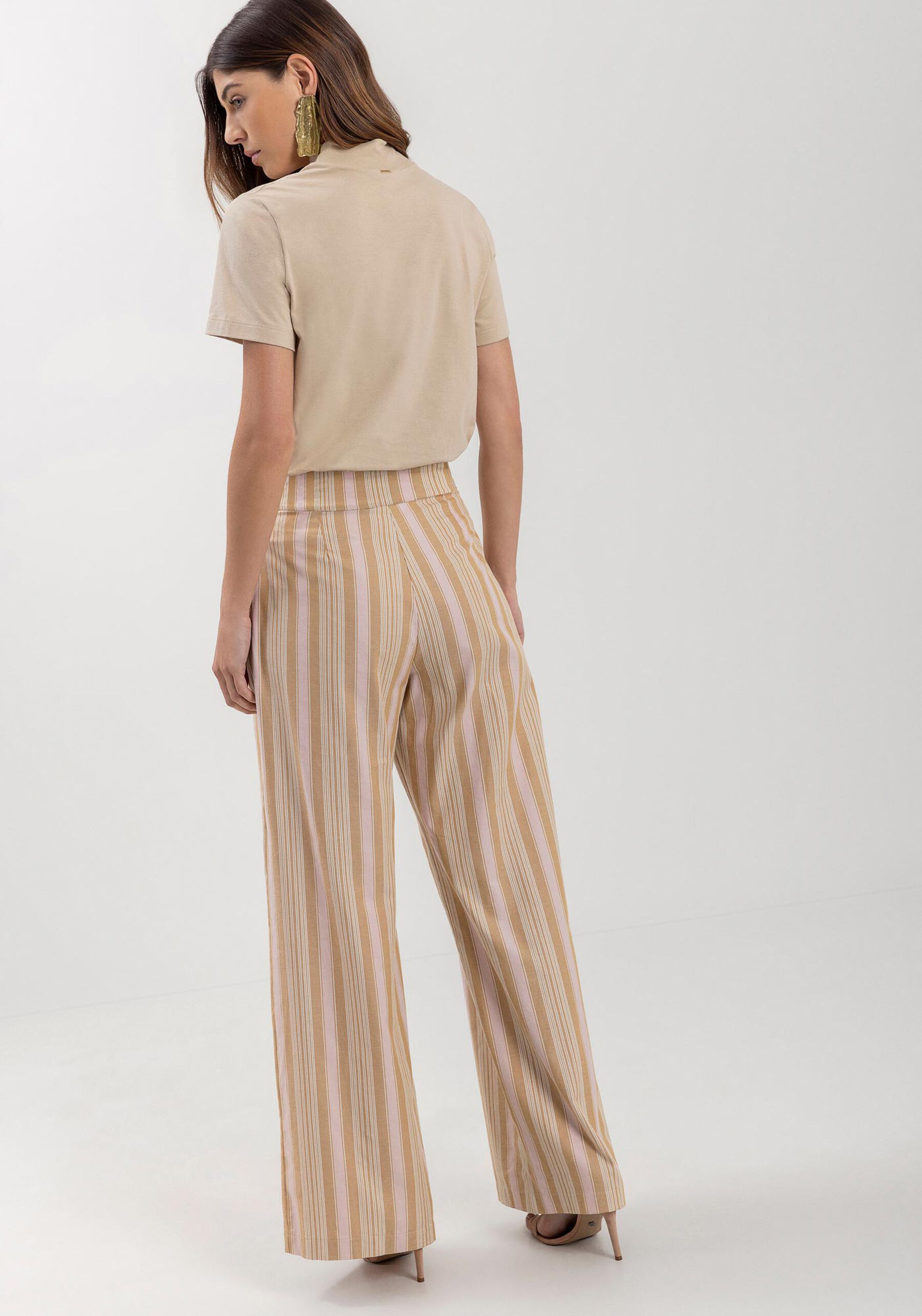 Calça Pantalona Listrada Com Cintura Alta Em Algodão, . Calça Pantalona Listrada Com Cintura Alta Em Algodão, , large.