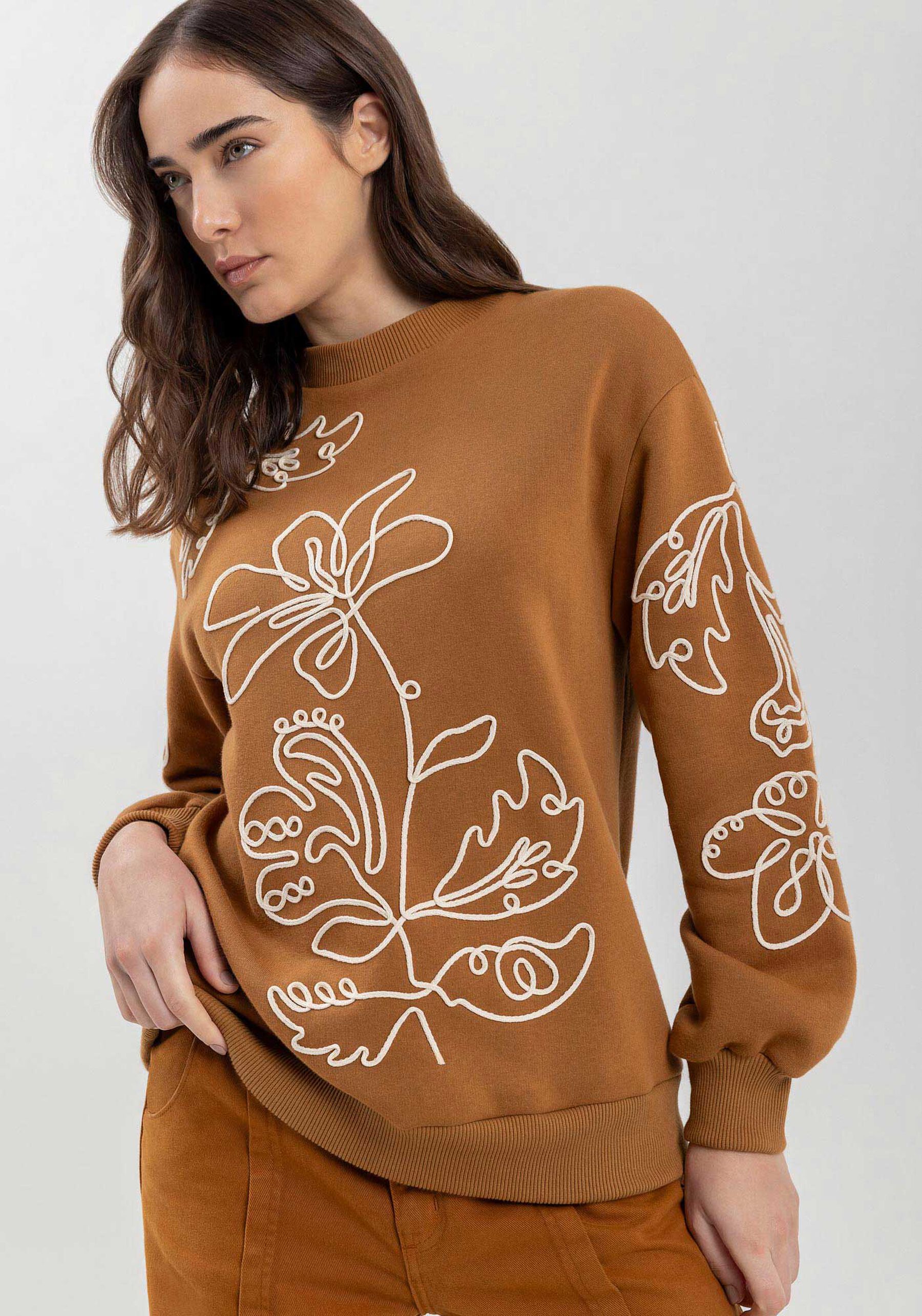 Blusão Em Moletom Com Bordados Em Alto Relevo, . Blusão Em Moletom Com Bordados Em Alto Relevo, , large.