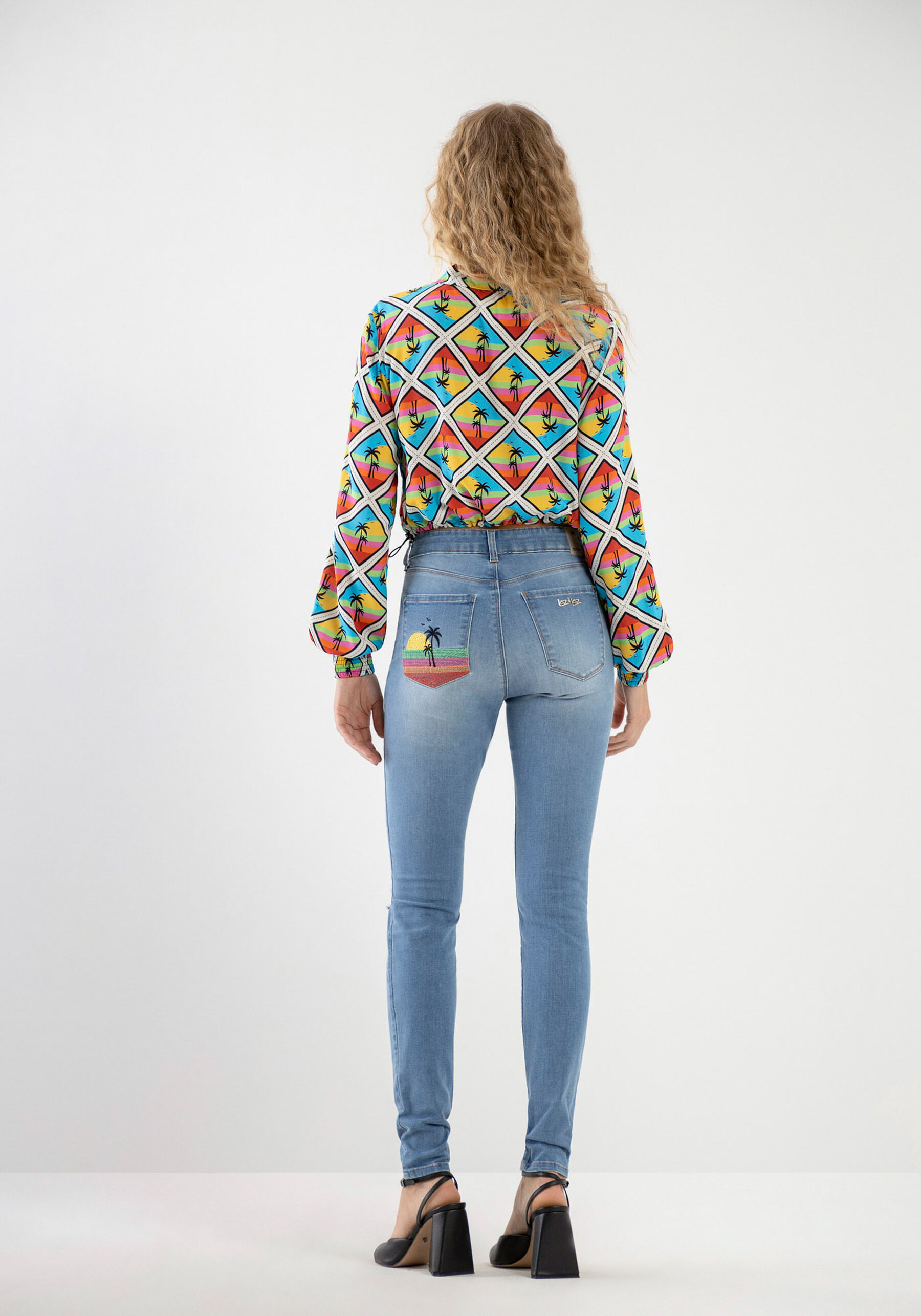 Calça Jeans Skinny com Bordado Bolso, JEANS. Calça Jeans Skinny com Bordado Bolso, JEANS, large.