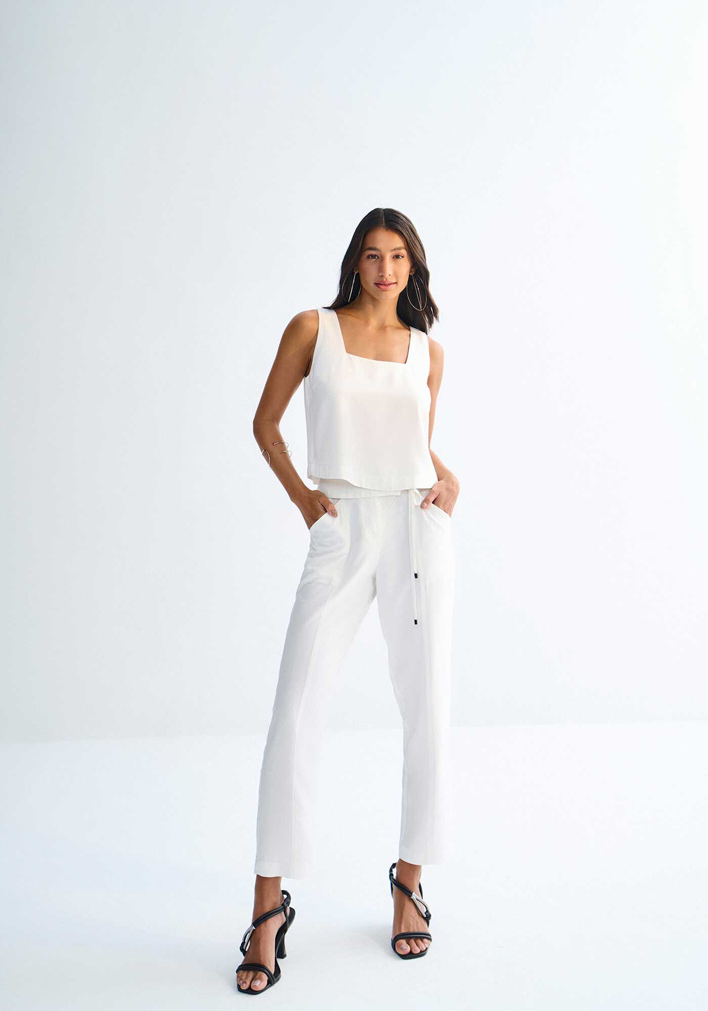 Blusa Altura C&oacute;s Alfaiataria Sarjada com Decote Quadrado, , large.