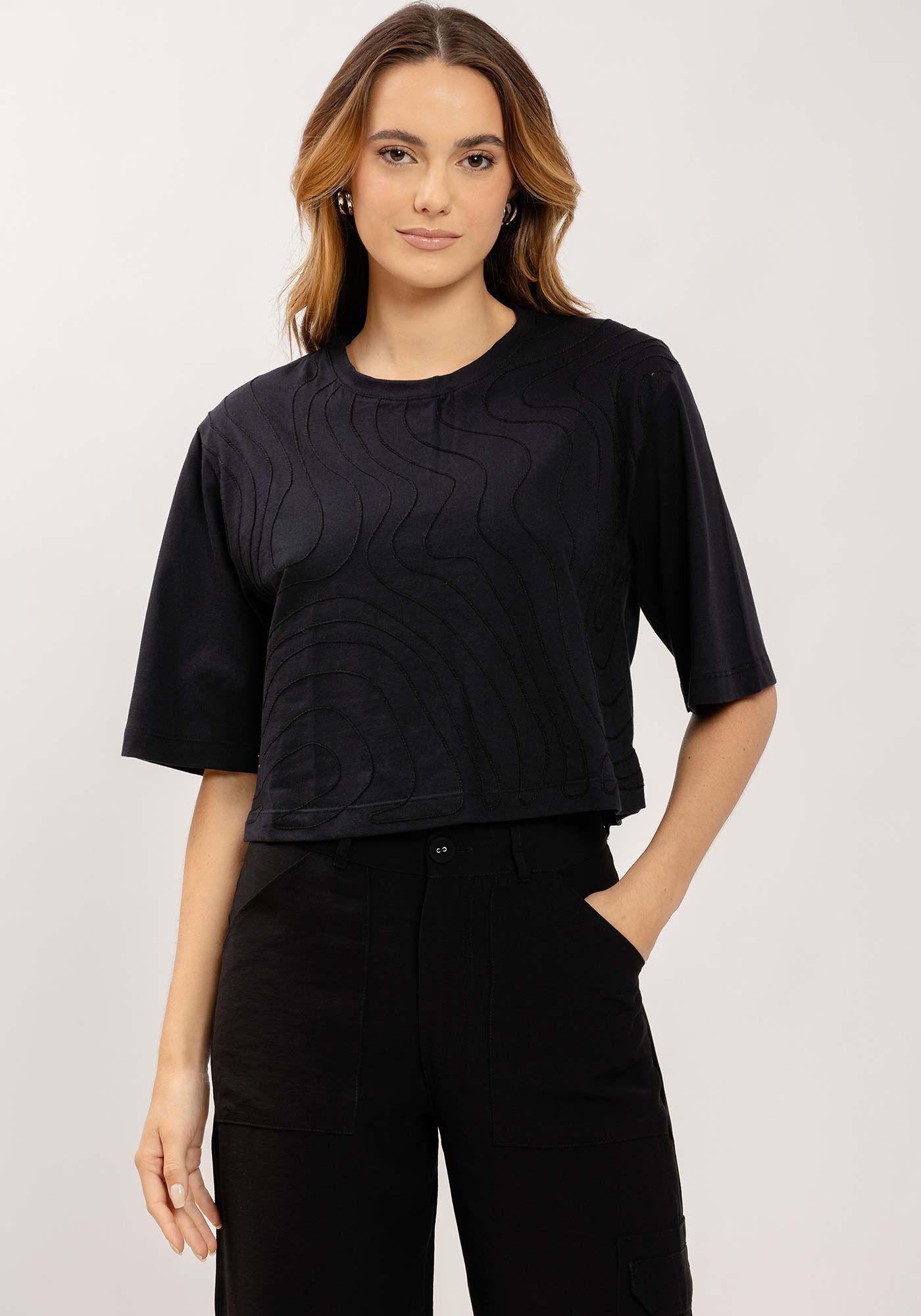 T-shirt Cropped em Malha Prime com Bordado Ondas, , large.