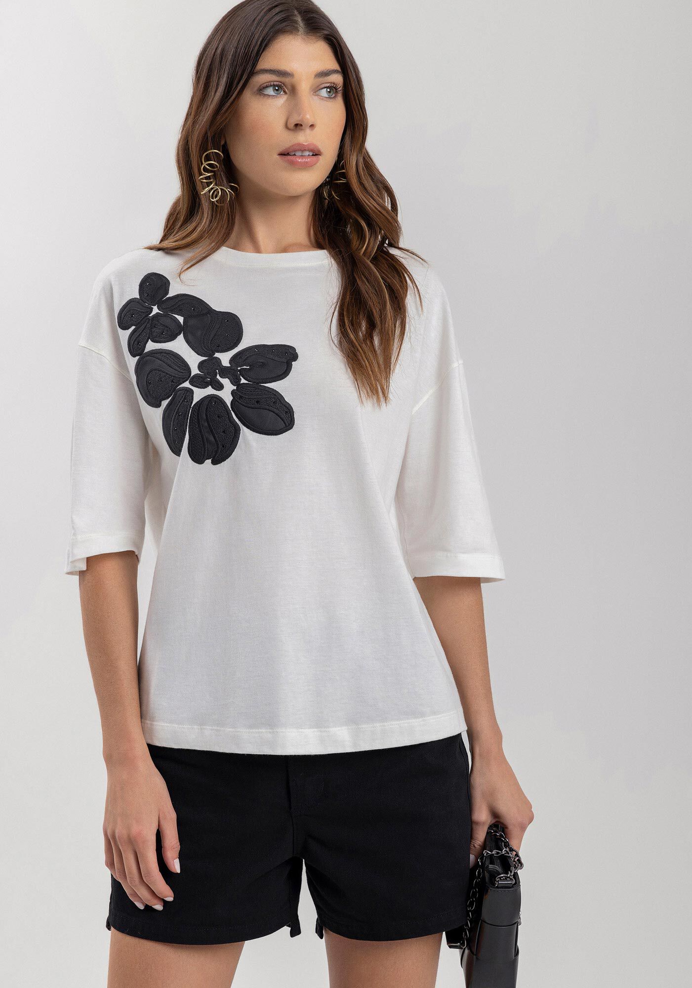 Blusa Em Algod&atilde;o Com Mangas M&eacute;dias E Bordado Localizado, , large.