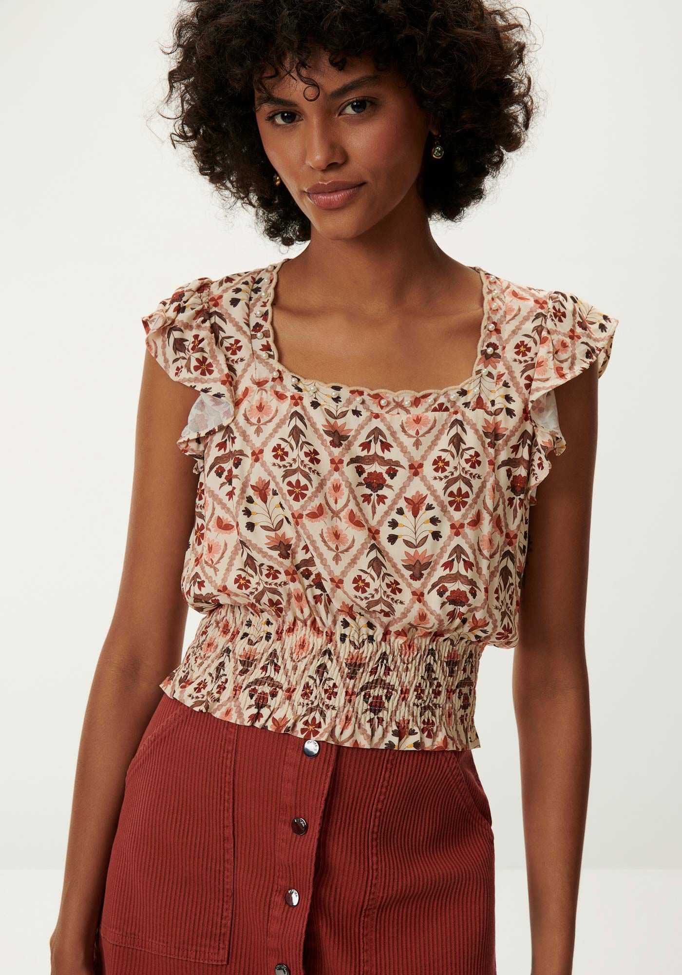 Blusa Estampada em Viscose com Babados e P&eacute;rolas, , large.