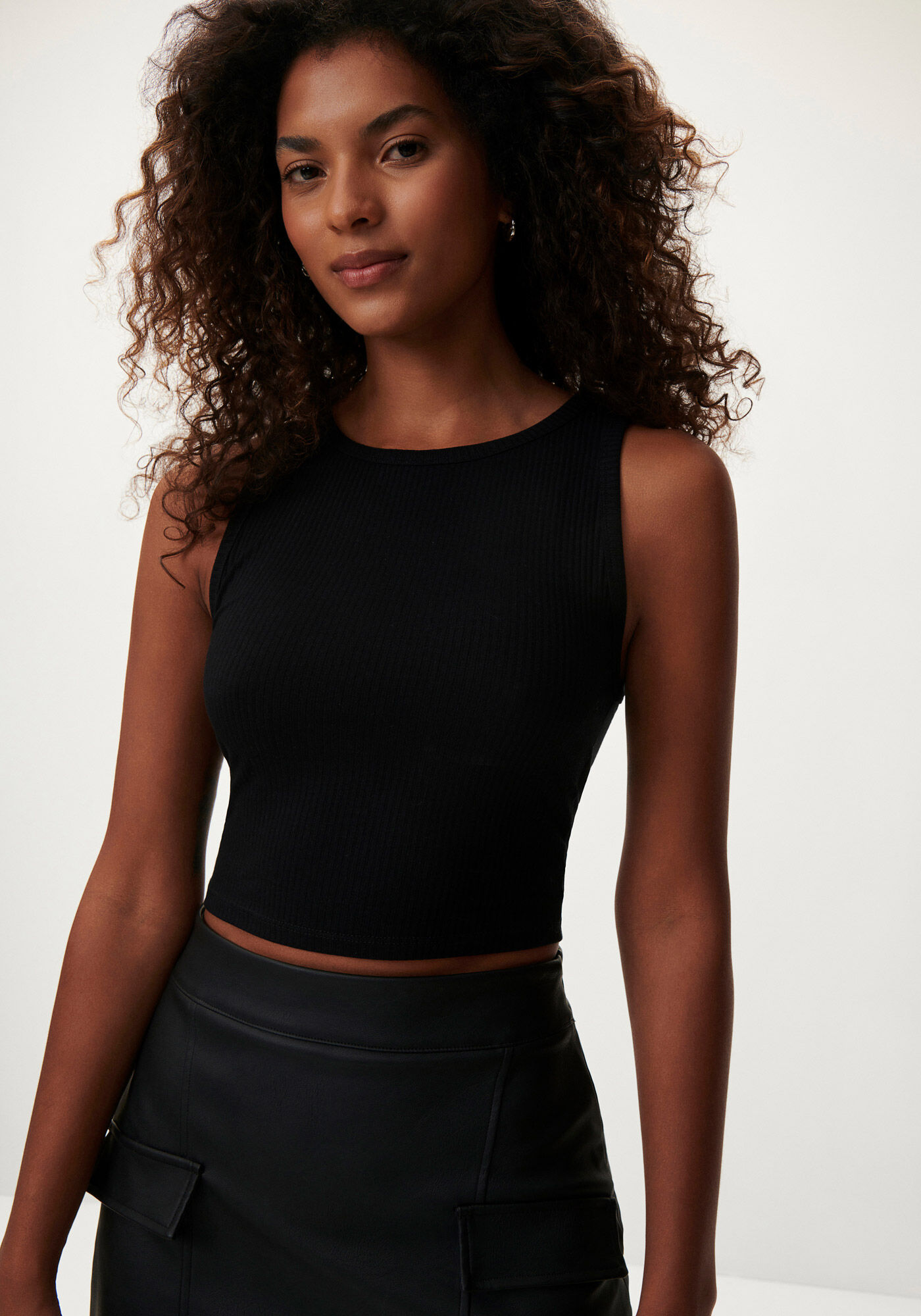 Regata Cropped Canelada Halter Neck, , large.