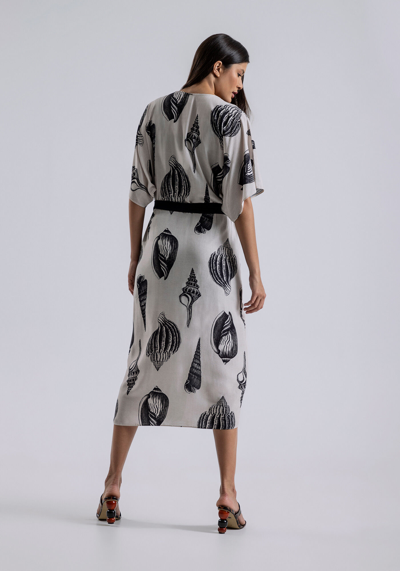 Vestido Midi em Viscose com Cinto, CONCHAS, large.