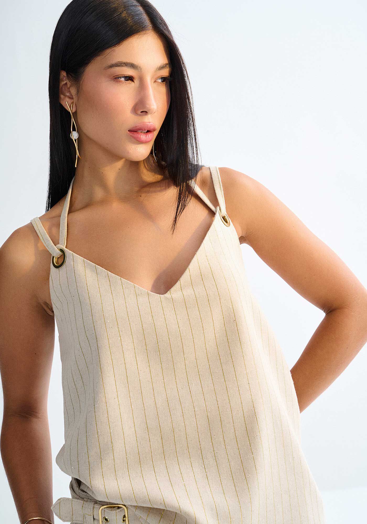 Blusa em Linho Bordado com Amarra&ccedil;&atilde;o Costas, , large.