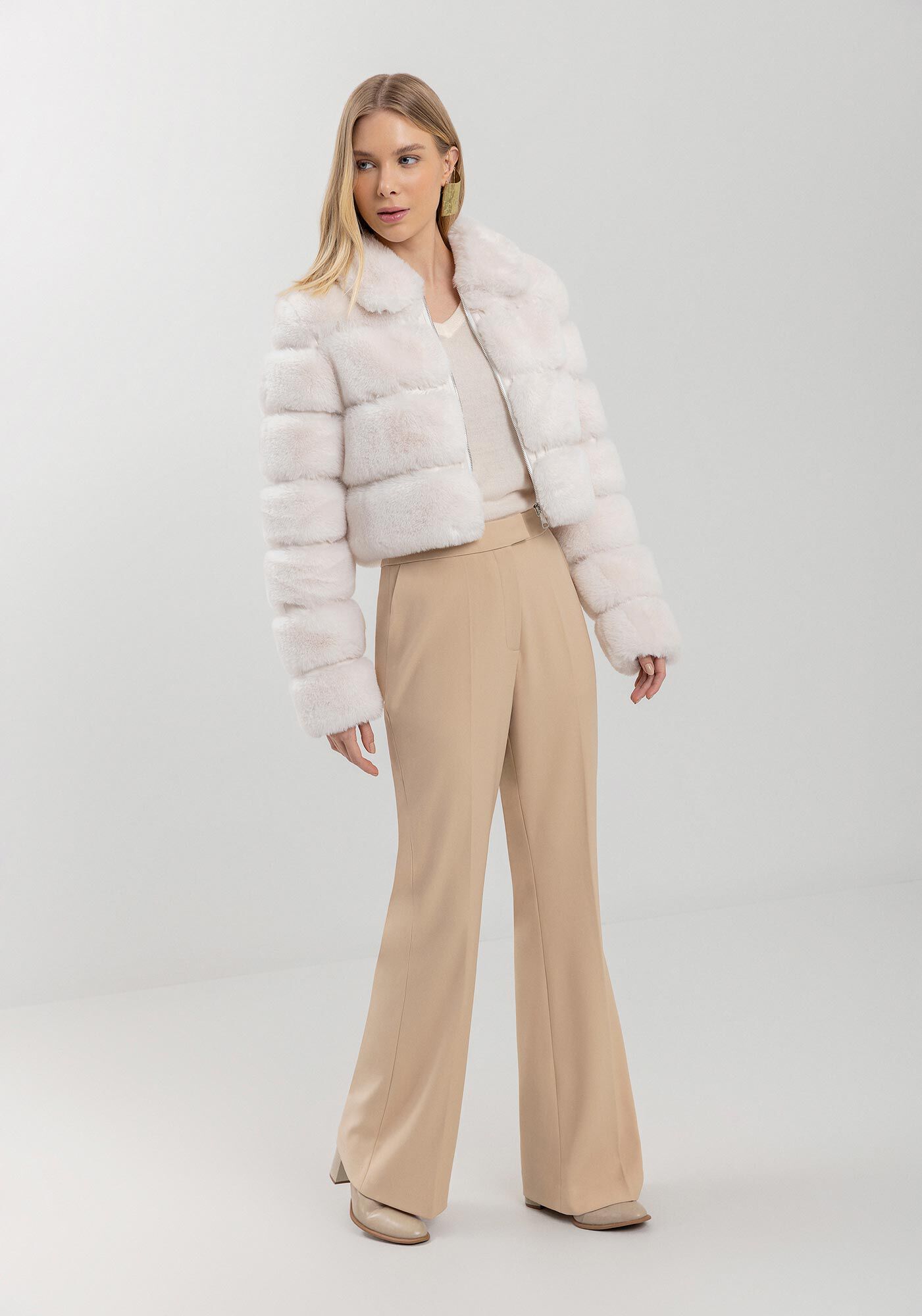 Jaqueta Curta De Pelo Sint&eacute;tico Com Gola E Z&iacute;per Frontal, , large.