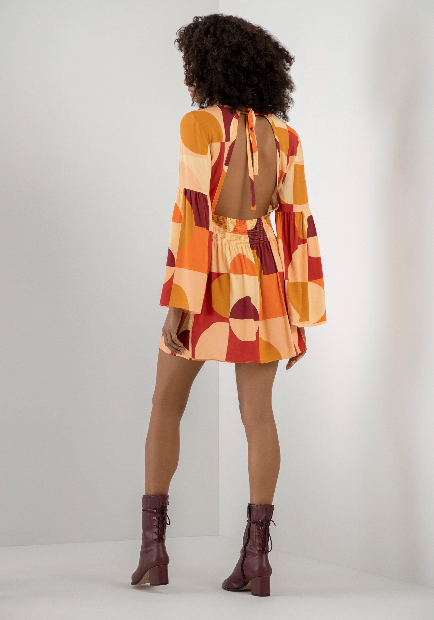 Vestido Curto em Viscose com Manga Longa Flare, , large.