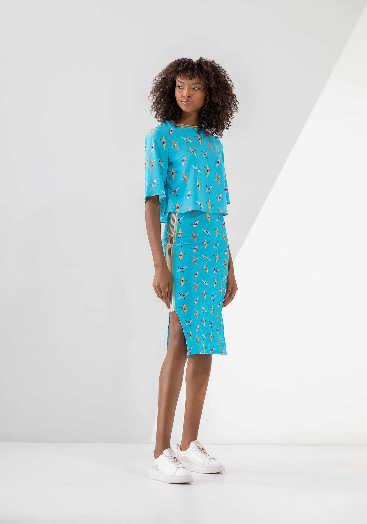 Vestido Midi Canelado com Retil&iacute;nea Lateral, , large.