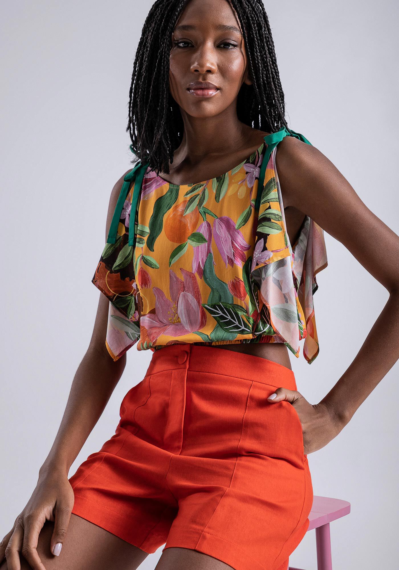 Blusa Cropped em Viscose com Recorte Cavas, , large.