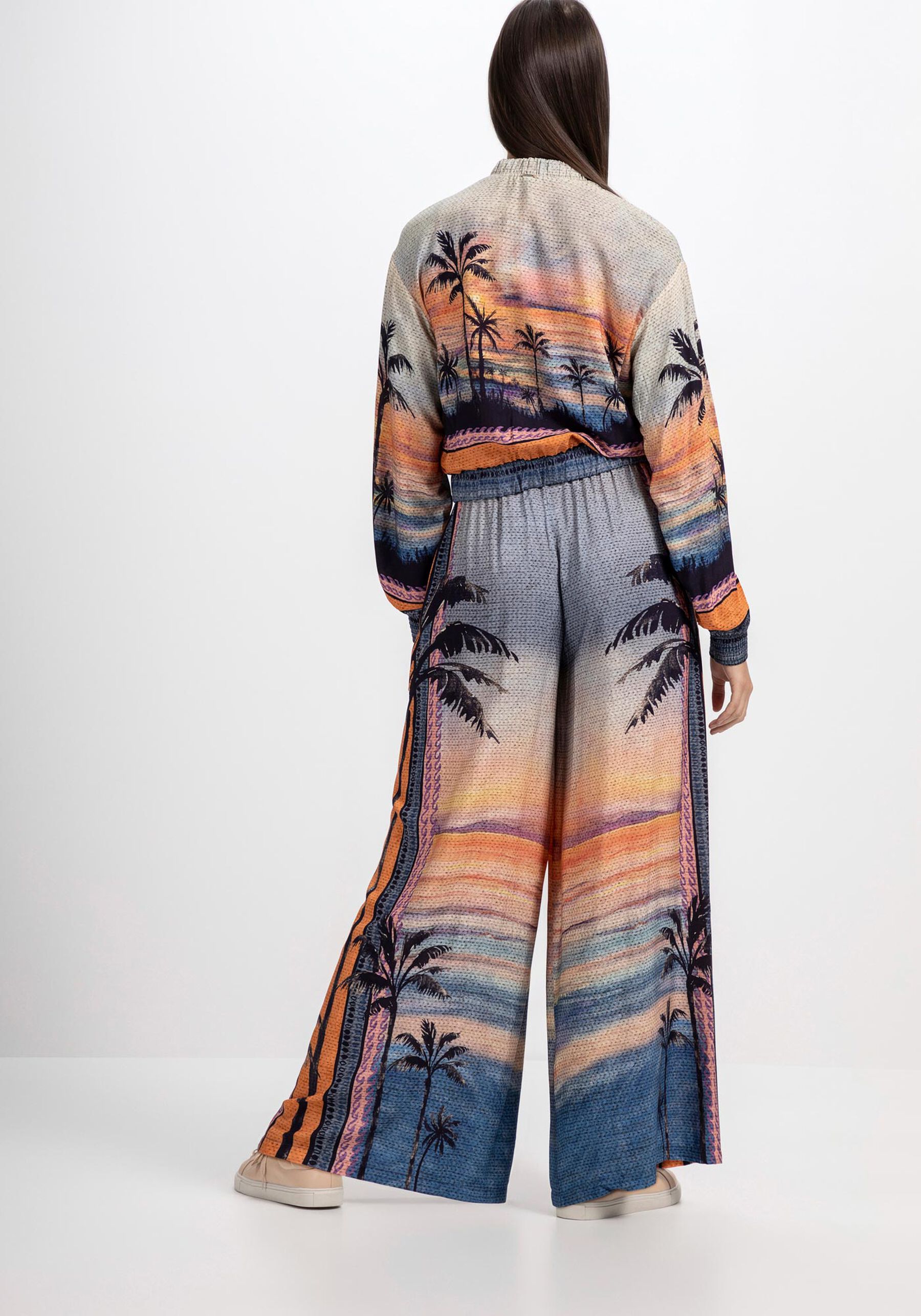 Jaqueta Bomber em Viscose Estampada, . Jaqueta Bomber em Viscose Estampada, , large.