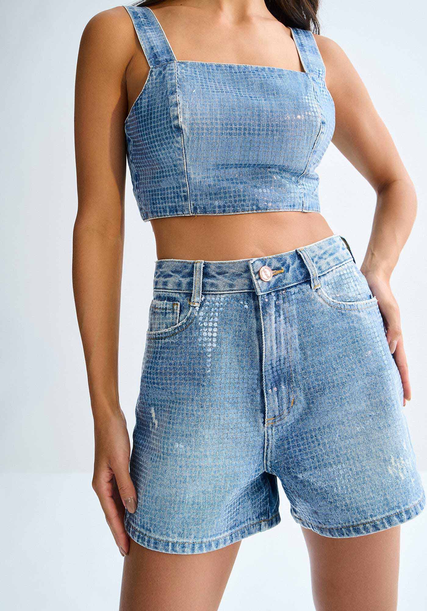 Shorts Jeans Hot Pant Cintura Alta com Pastilha Transparente, , large.