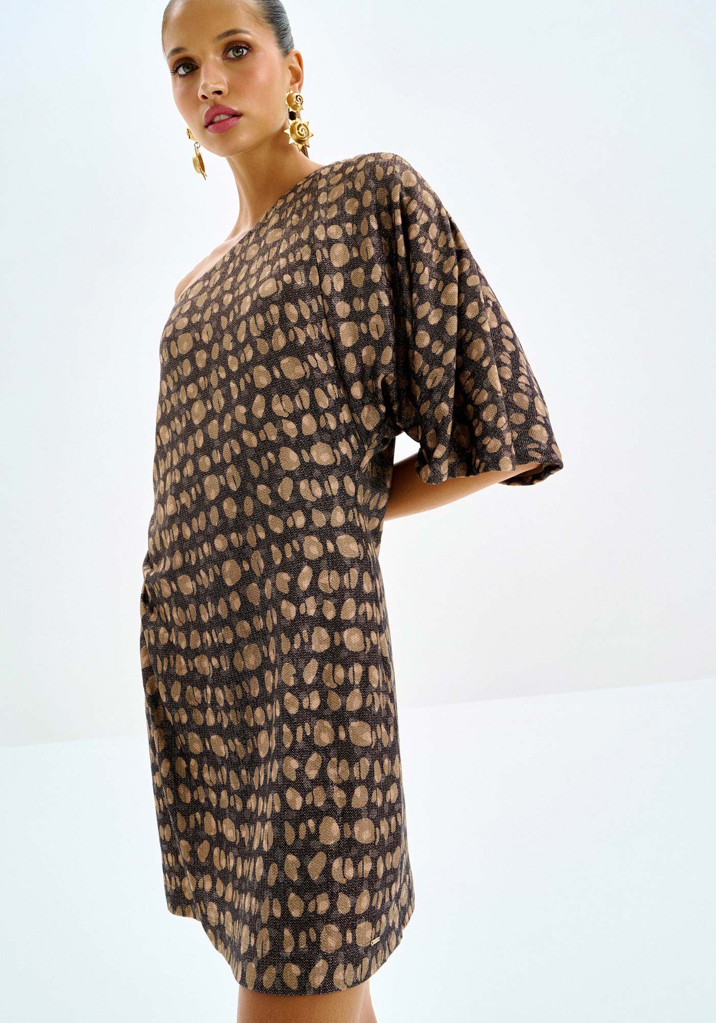 Vestido Curto Ombro S&oacute; em Malha Brilho On&ccedil;a, , large.