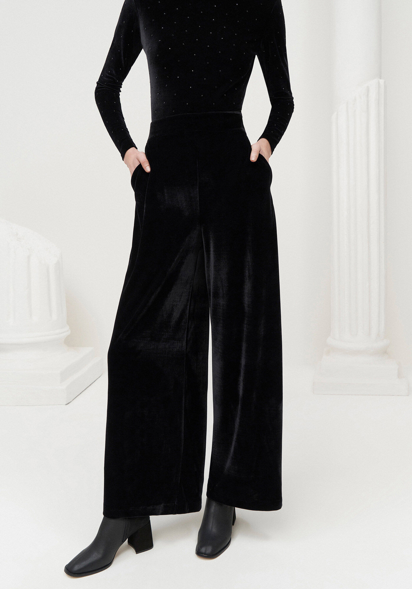 Cal&ccedil;a Reta em Veludo com Bolsos, , large.