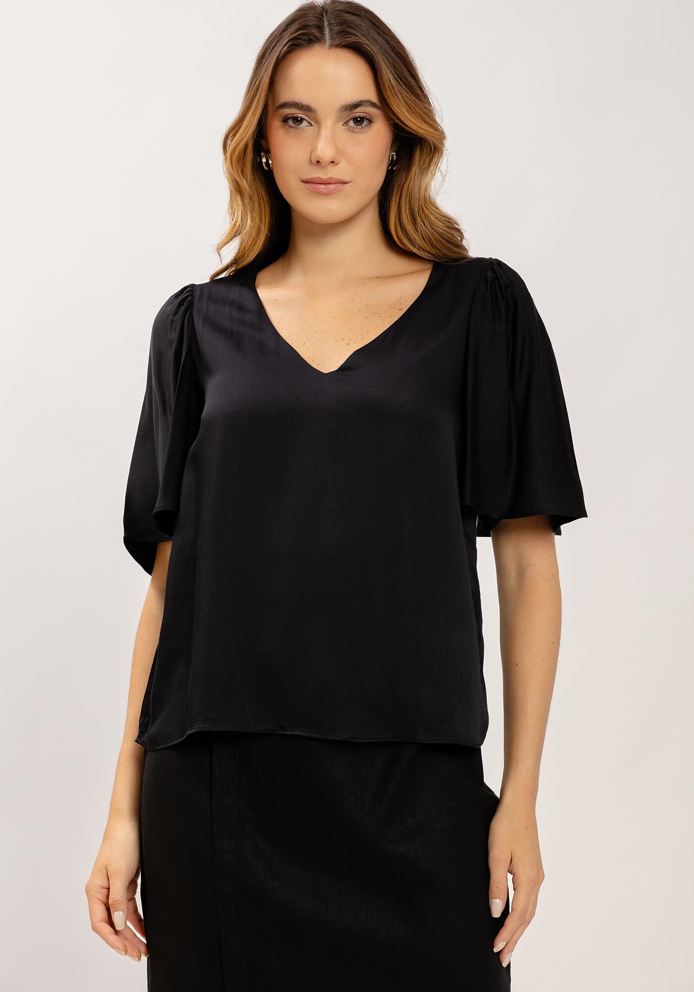 Blusa Manga Flare Ampla com Decote V, PRETO REATIVO, large.