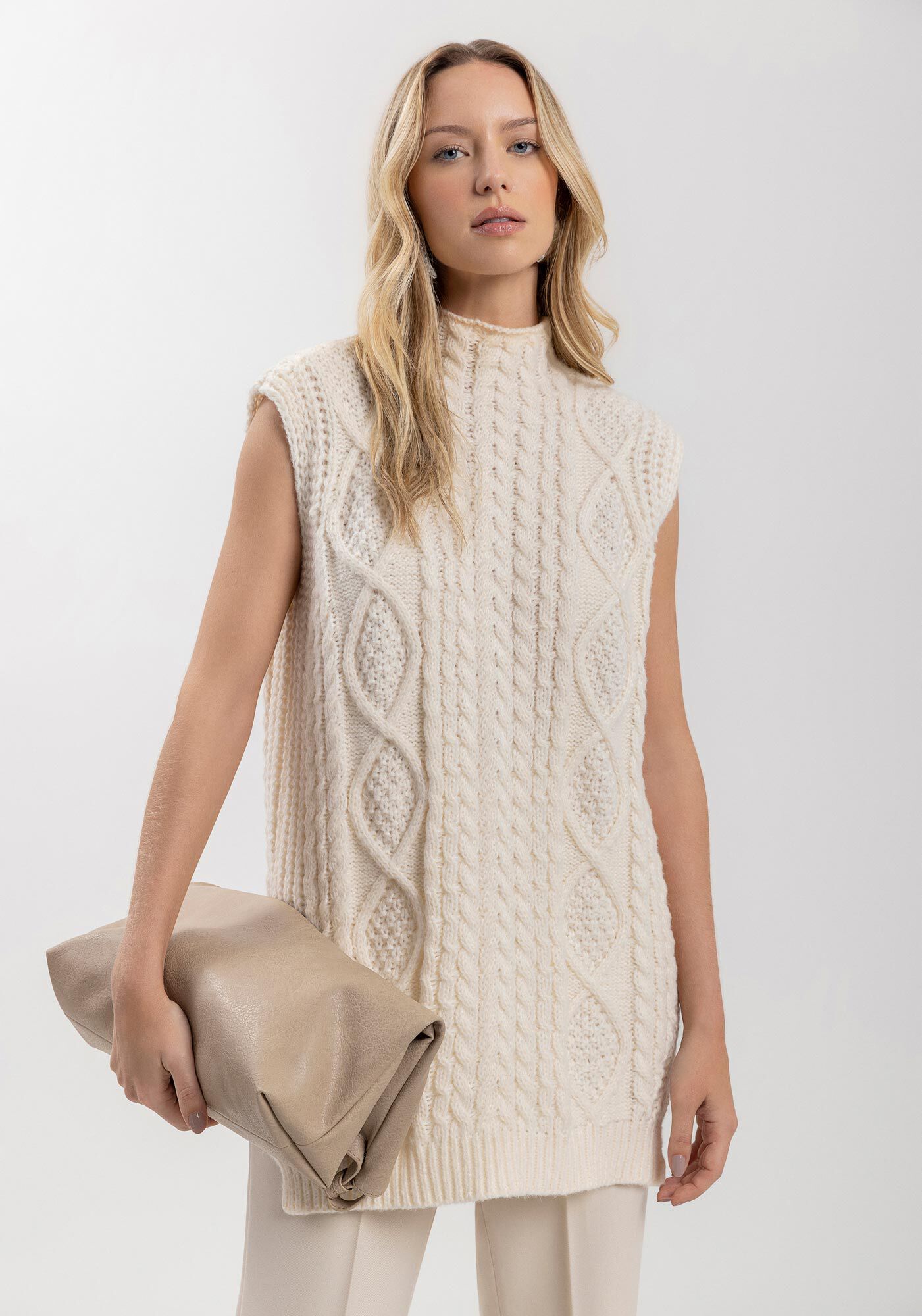 Blus&atilde;o Sem Mangas Alongado Com Gola Alta Em Tric&ocirc;, , large.