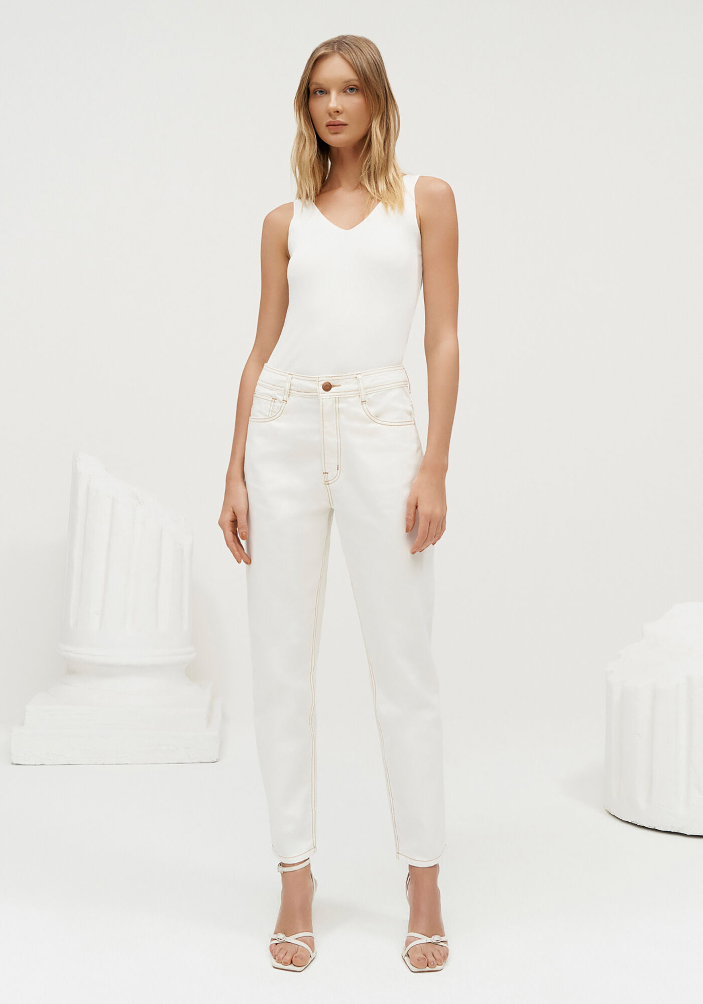 Cal&ccedil;a Sarja Mom Cropped com Cintura Alta, OFF WHITE, large.