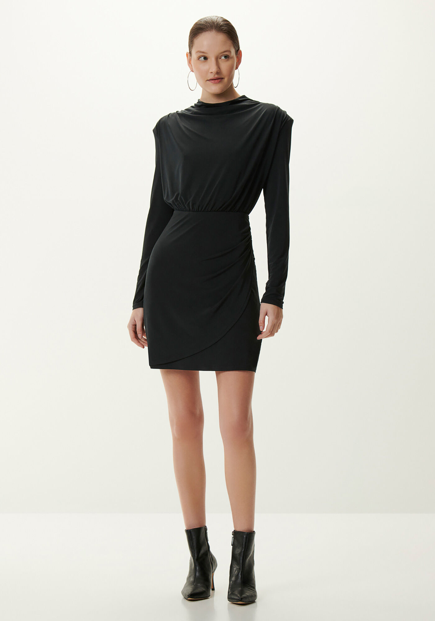 Vestido Curto Manga Longa com Gola Degag&ecirc;, , large.