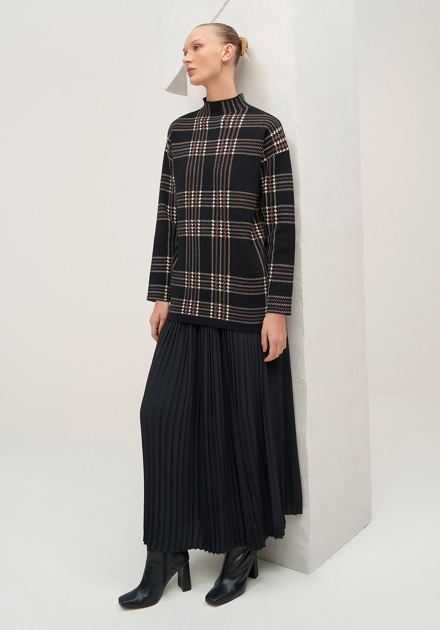 Blus&atilde;o Alongado Xadrez em Tric&ocirc; com Gola Alta, PRETO REATIVO, large.