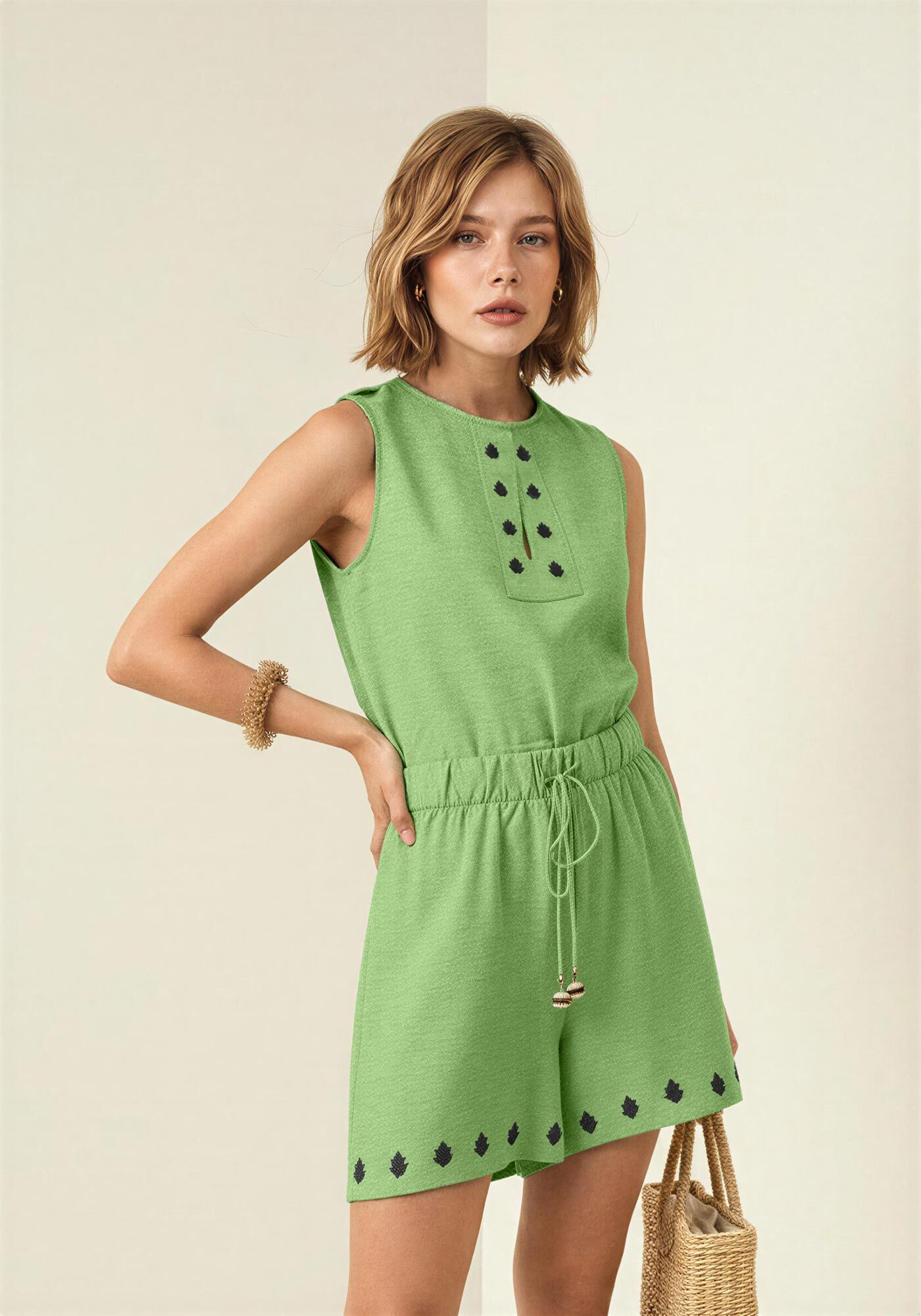 Shorts De Cintura Alta Com Cadar&ccedil;o E Barras Bordadas, VERDE SABEDORIA, large.