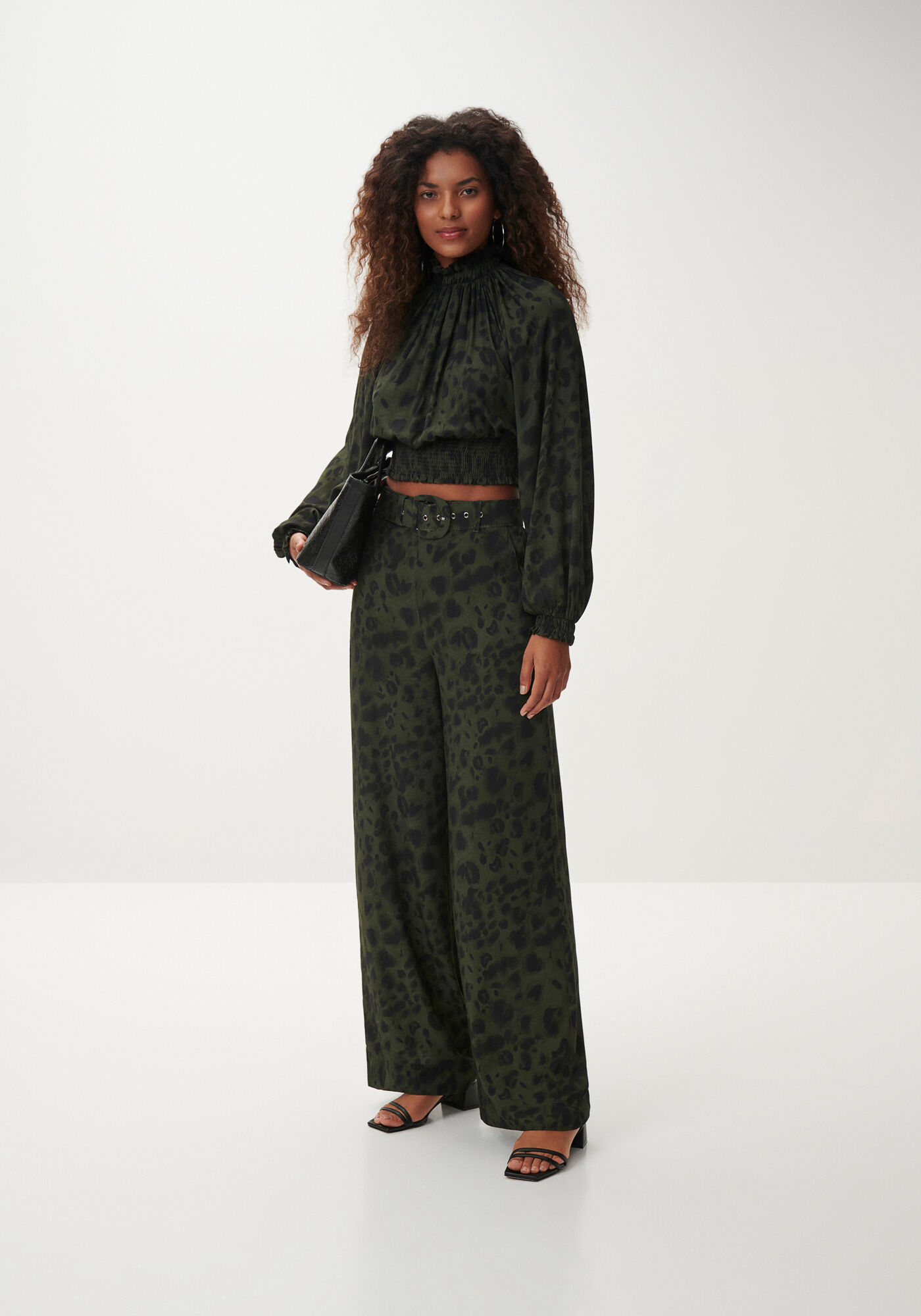 Blusa Manga Longa Franzida com Gola Alta, , large.