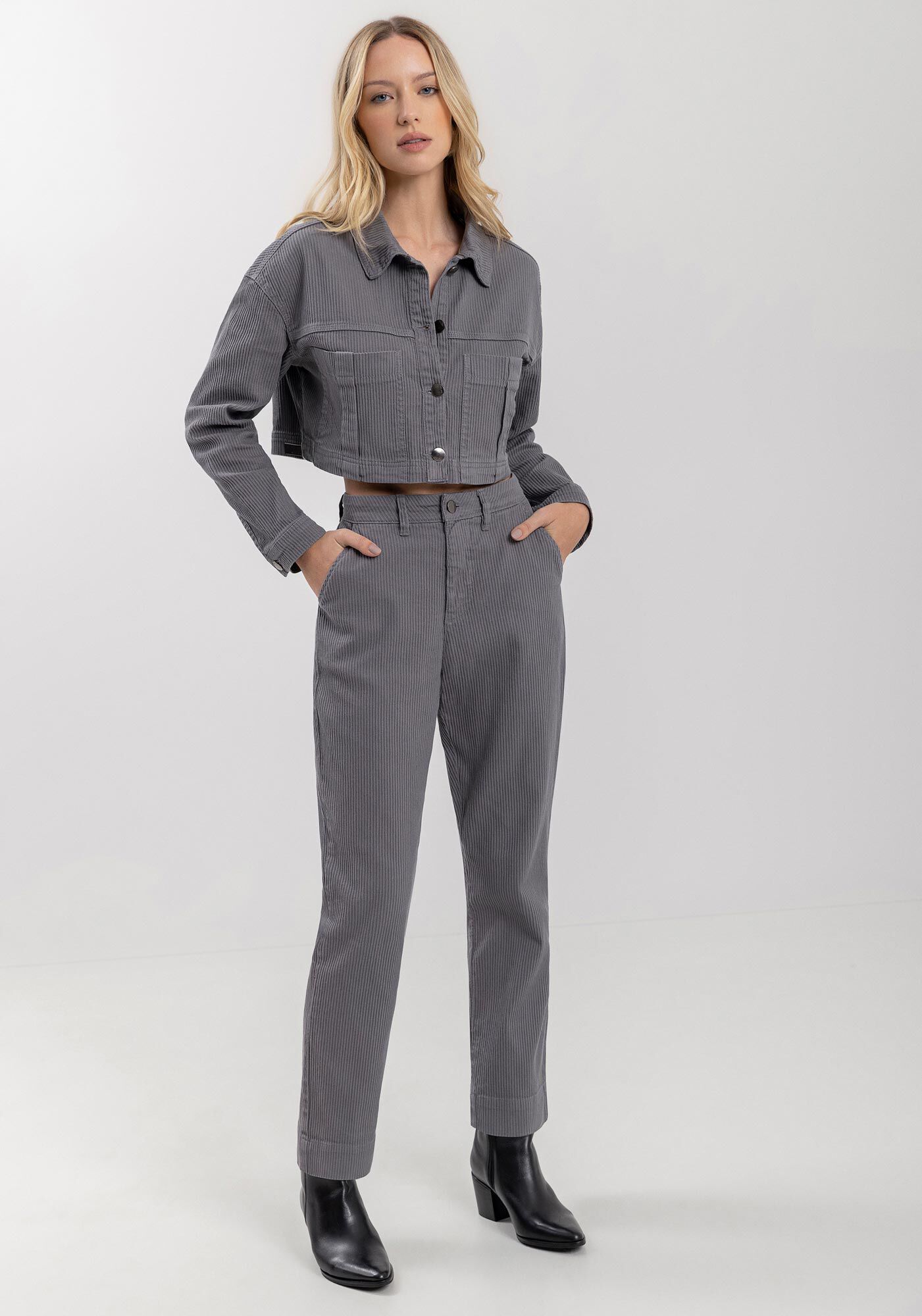 Jaqueta Cropped Cotel&ecirc; Em Sarja Com Bolsos Frontais, CINZA METAL, large.