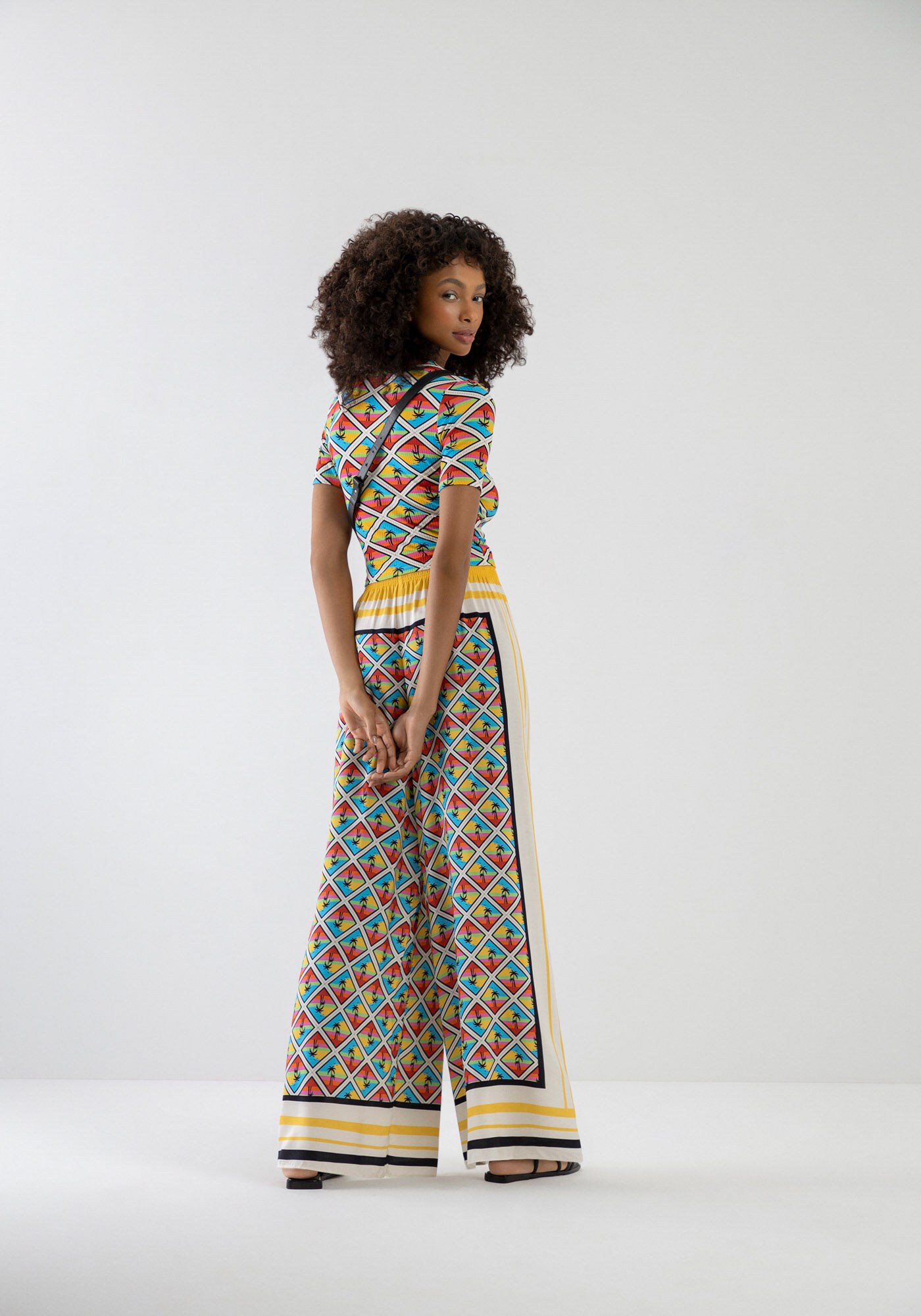 Blusa Cropped Canelada com Gola, , large.