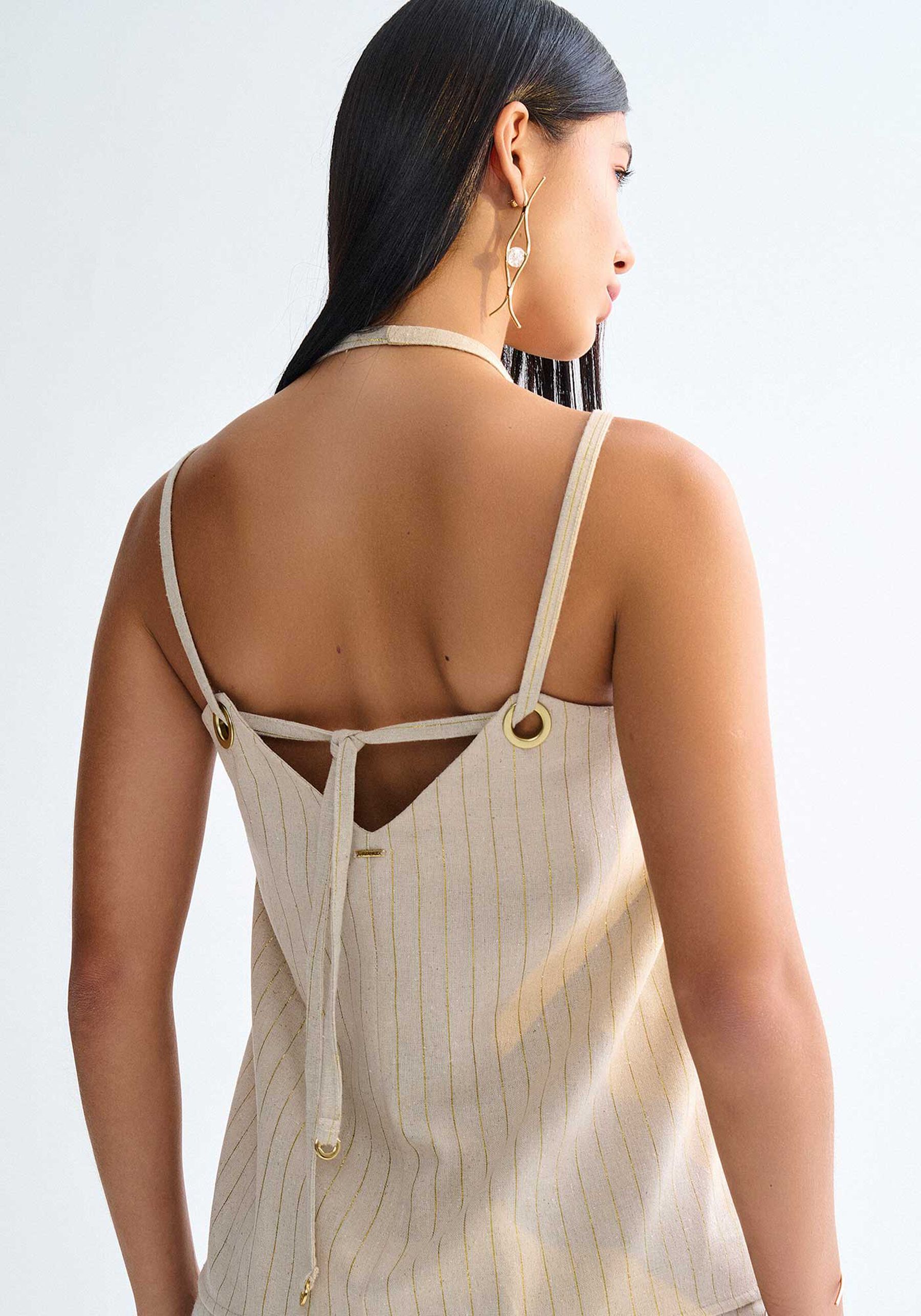 Blusa em Linho Bordado com Amarração Costas, CREME ANGORA. Blusa em Linho Bordado com Amarração Costas, CREME ANGORA, large.