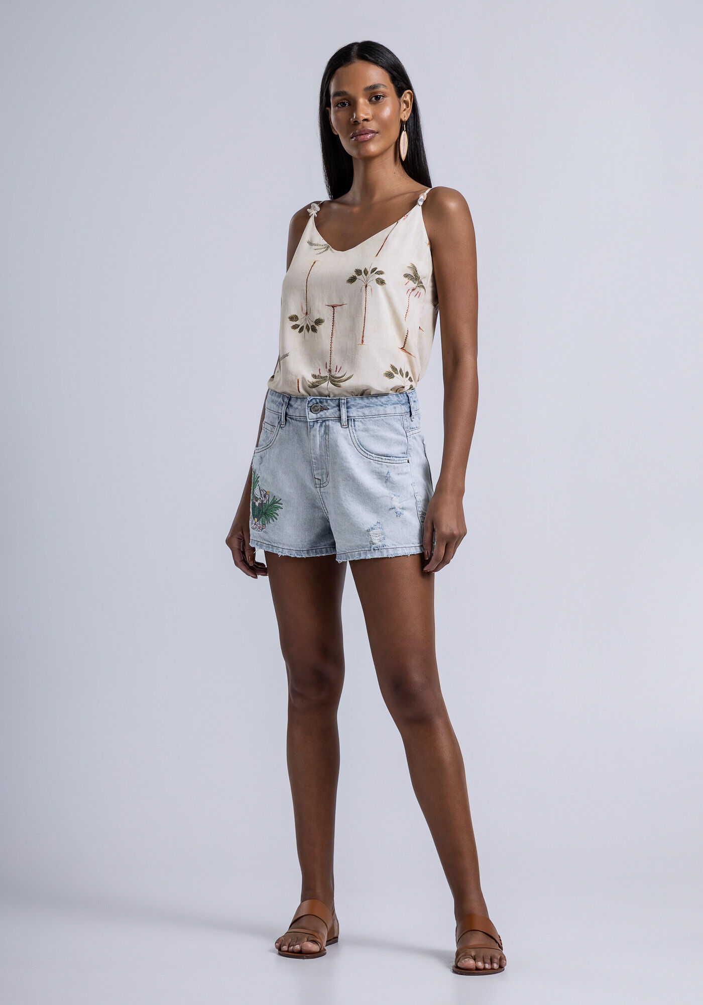 Blusa Estampada em Viscose com Detalhe Al&ccedil;as, , large.