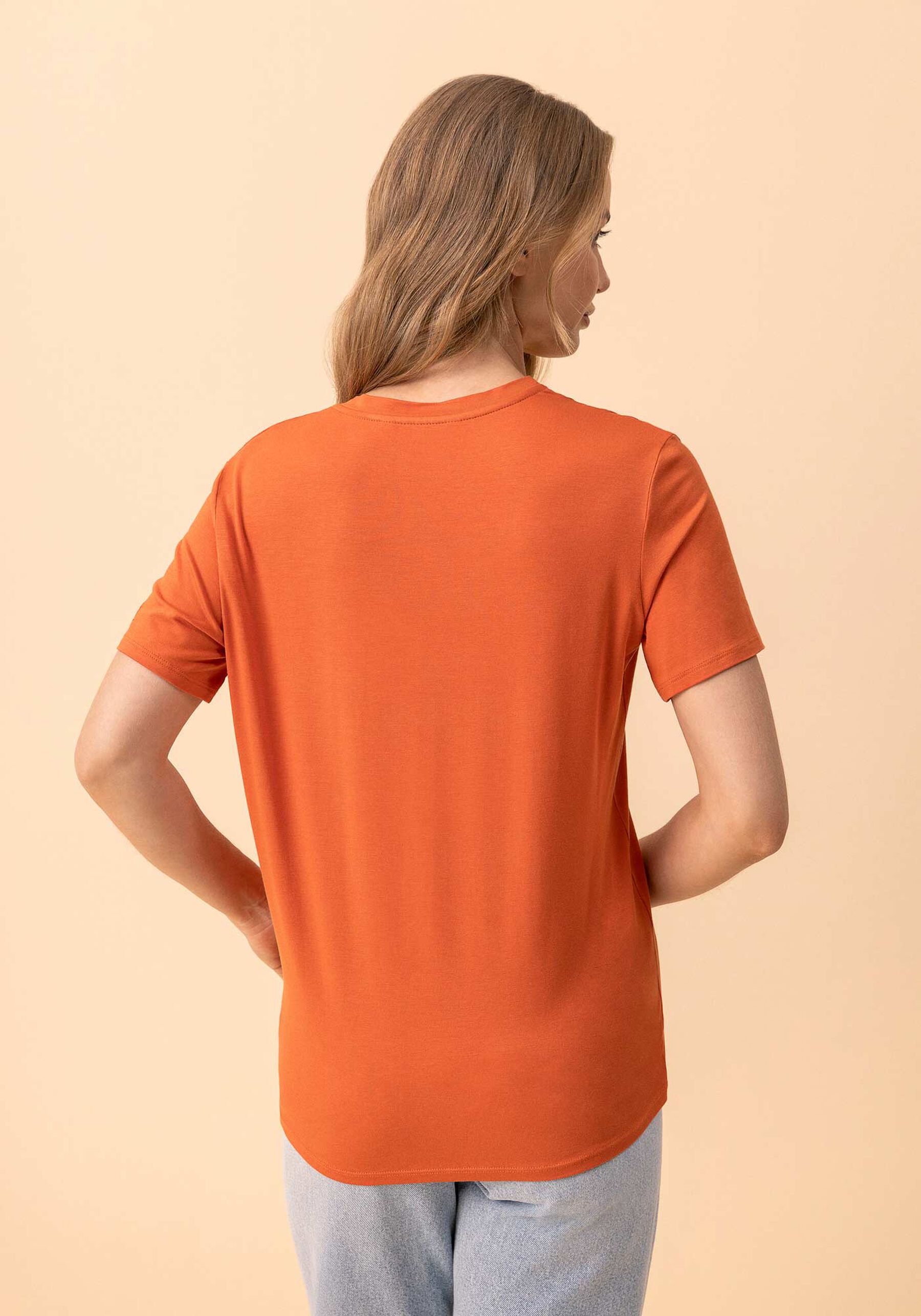 Blusa Básica Com Decote Em V Em Malha Leve, LARANJA SOLE. Blusa Básica Com Decote Em V Em Malha Leve, LARANJA SOLE, large.