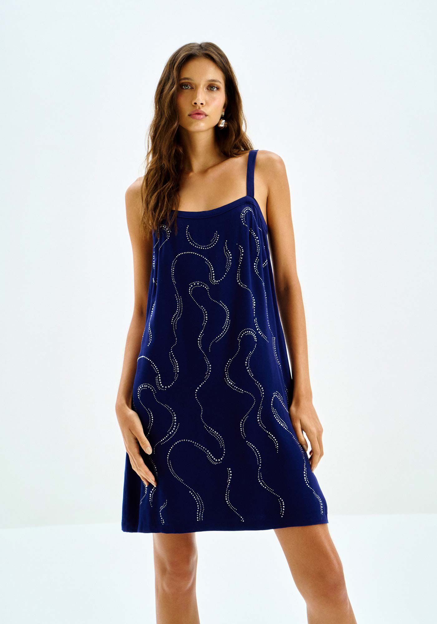 Vestido Curto Reto em Viscose com Ondas Strass, , large.