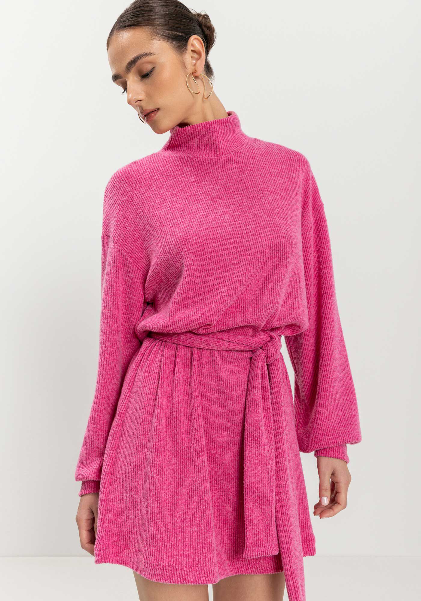 Vestido Curto Com Gola Alta E Cinto Em Malha Canelada Tric&ocirc;, , large.