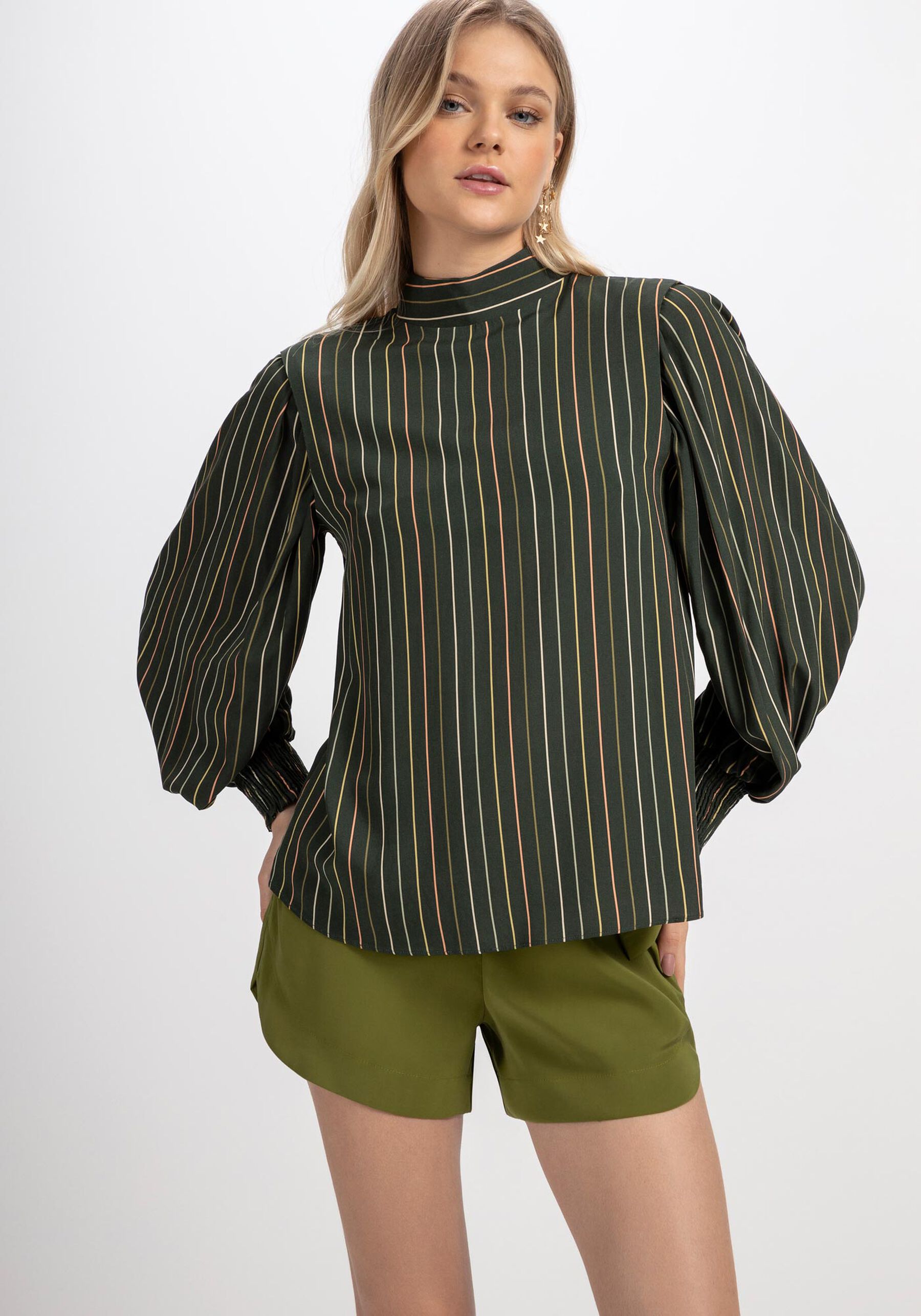 Blusa Manga Bufante em Viscose com Gola Alta, . Blusa Manga Bufante em Viscose com Gola Alta, , large.