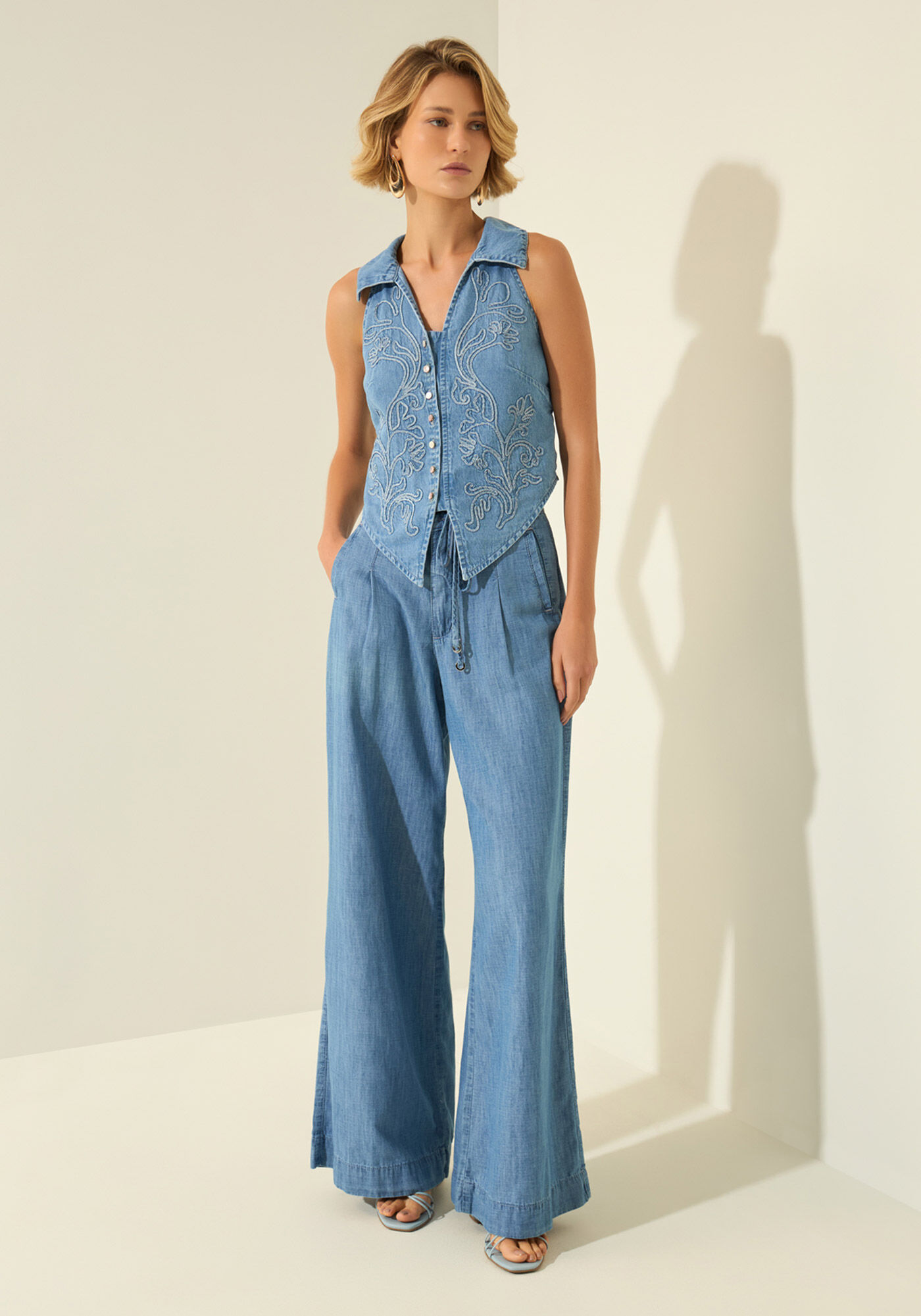 Camisa Jeans Bordada Com Bot&otilde;es E Gola, JEANS, large.