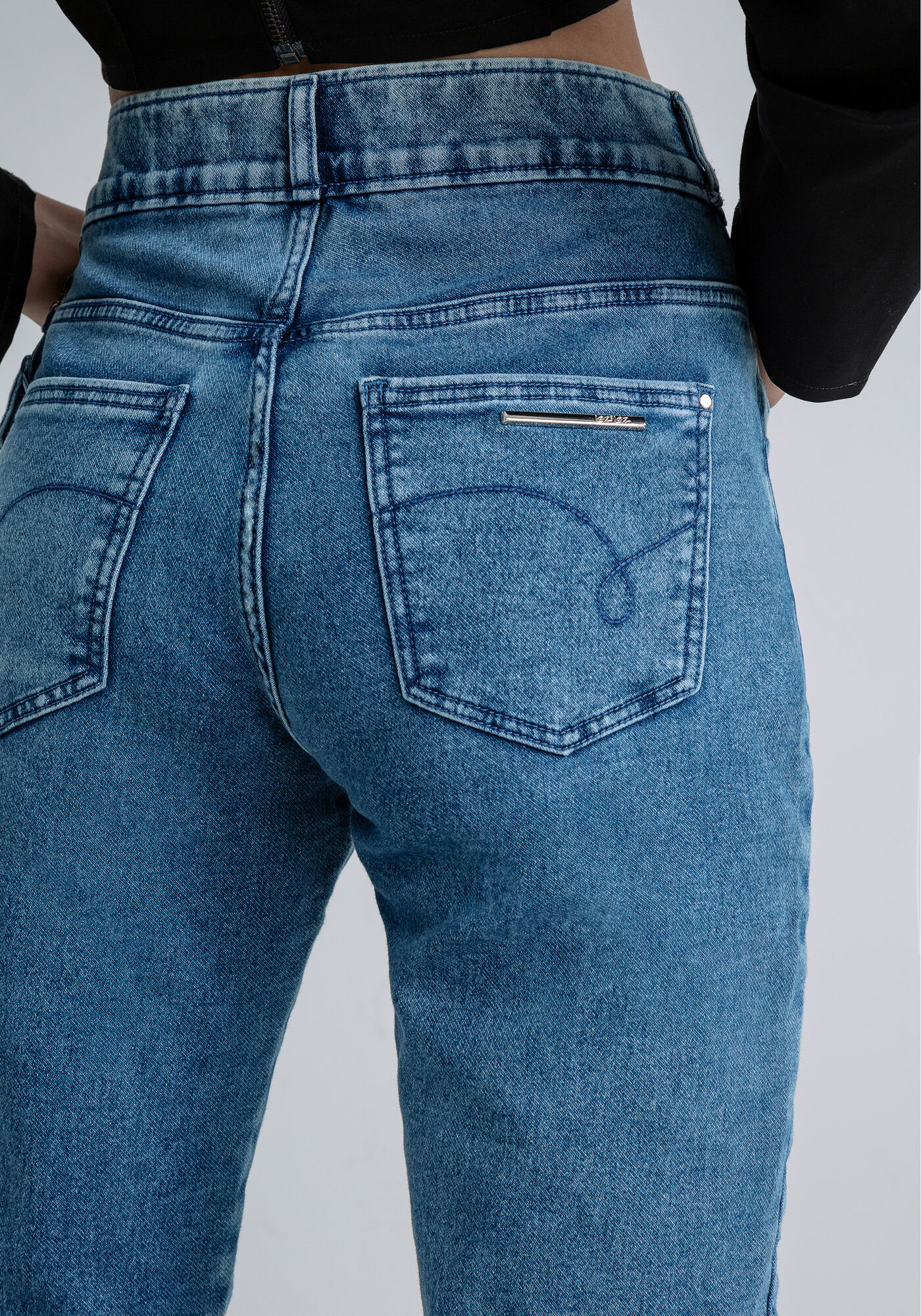 Calça jeans com bolso outlet