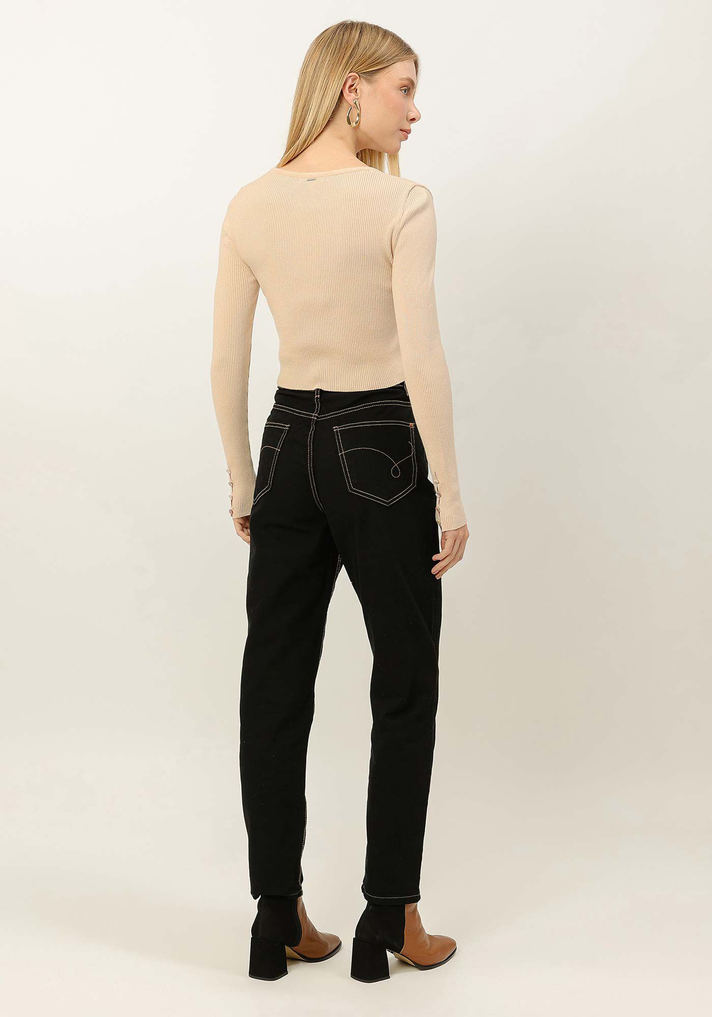 Blusa Cropped em Tric&ocirc; com Bot&otilde;es Manga, BEGE MARFIM, large.