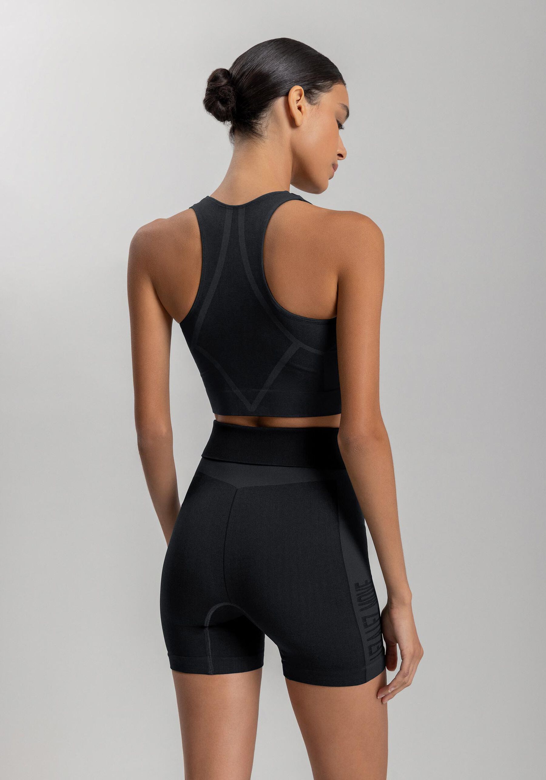 Bermuda Justa De Cintura Alta Em Malha Seamless Move, PRETO. Bermuda Justa De Cintura Alta Em Malha Seamless Move, PRETO, large.