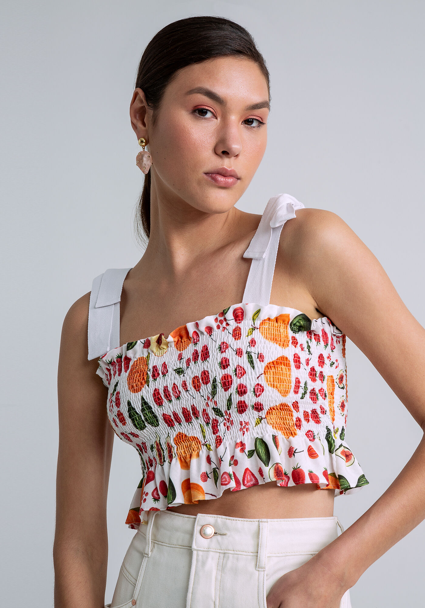 Blusa com Al&ccedil;as Cropped Reta Estampada, SALADA DE FRUTAS, large.