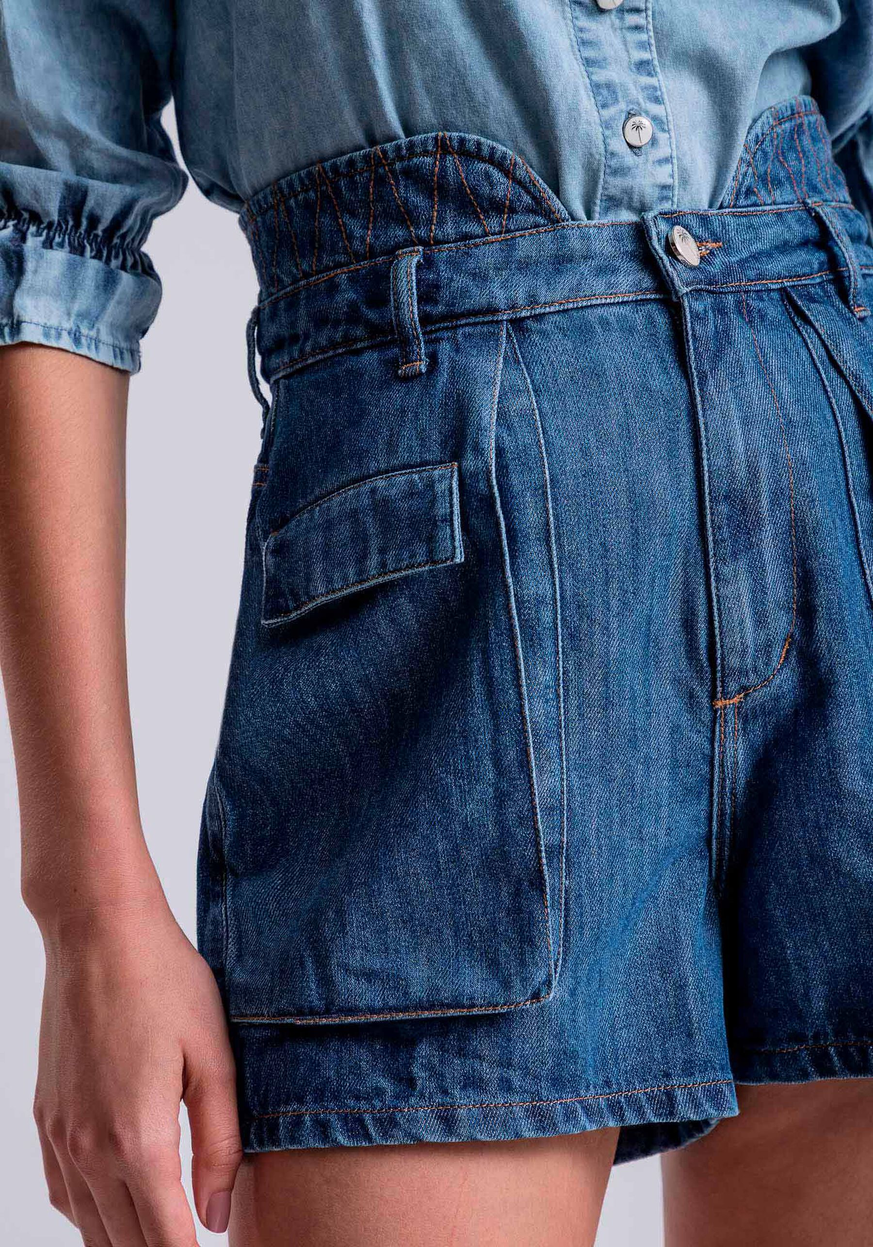 Shorts Jeans Cargo com Detalhe Cós, JEANS. Shorts Jeans Cargo com Detalhe Cós, JEANS, large.