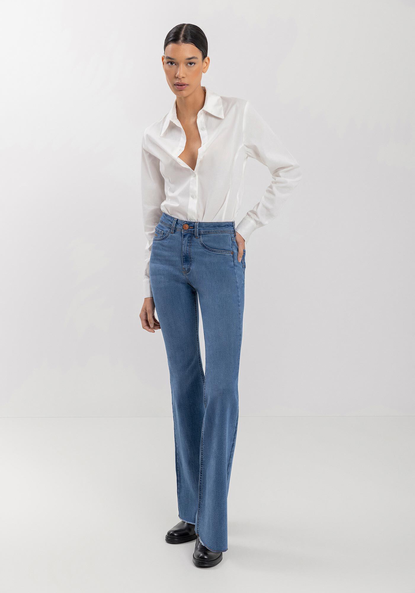 Cal&ccedil;a Jeans Flare Com Elastano E Barra Desfiada, , large.