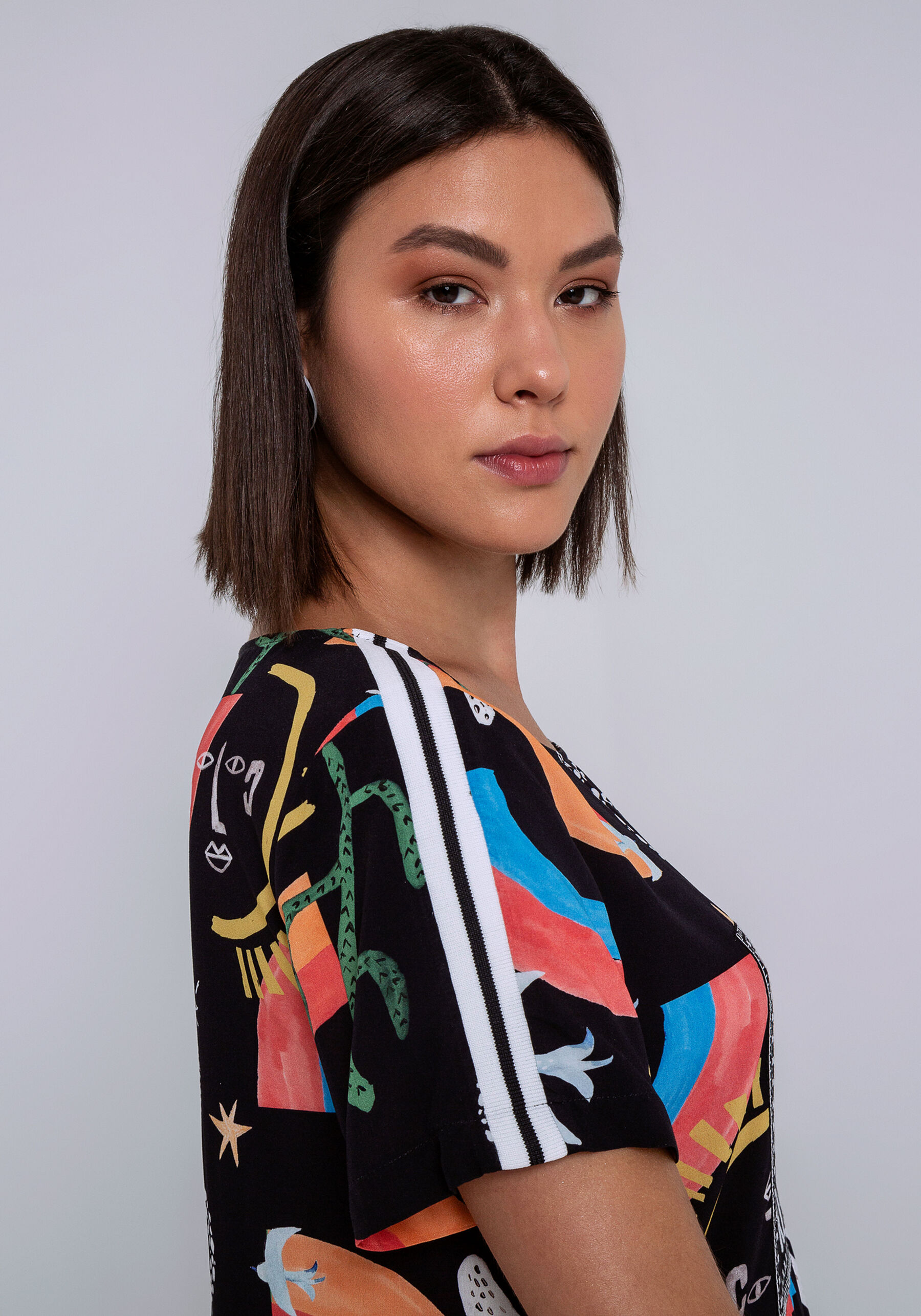 Vestido Curto em Viscose com Bordado Patch, IMAGINARIO. Vestido Curto em Viscose com Bordado Patch, IMAGINARIO, large.