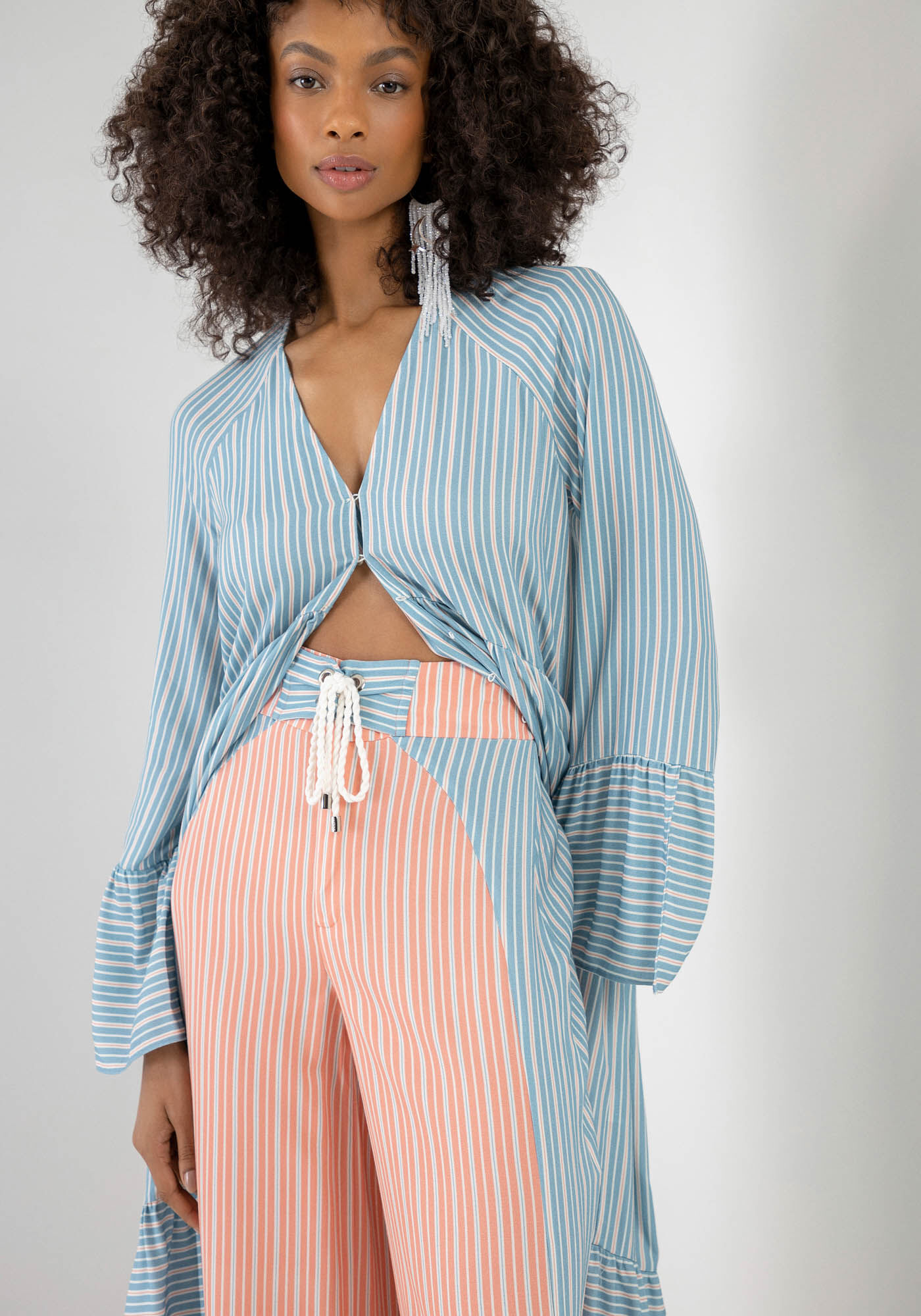 Cal&ccedil;a Pantalona em Crepe com Recortes Bicolor, CELESTE, large.