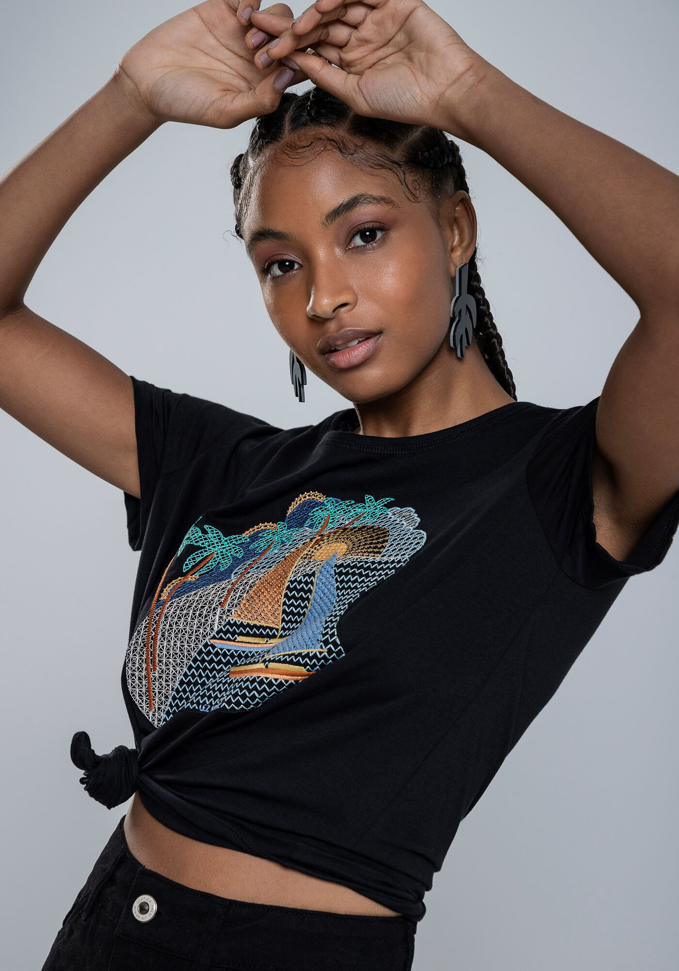 T-Shirt Meia Malha com Bordado, PRETO REATIVO, large.