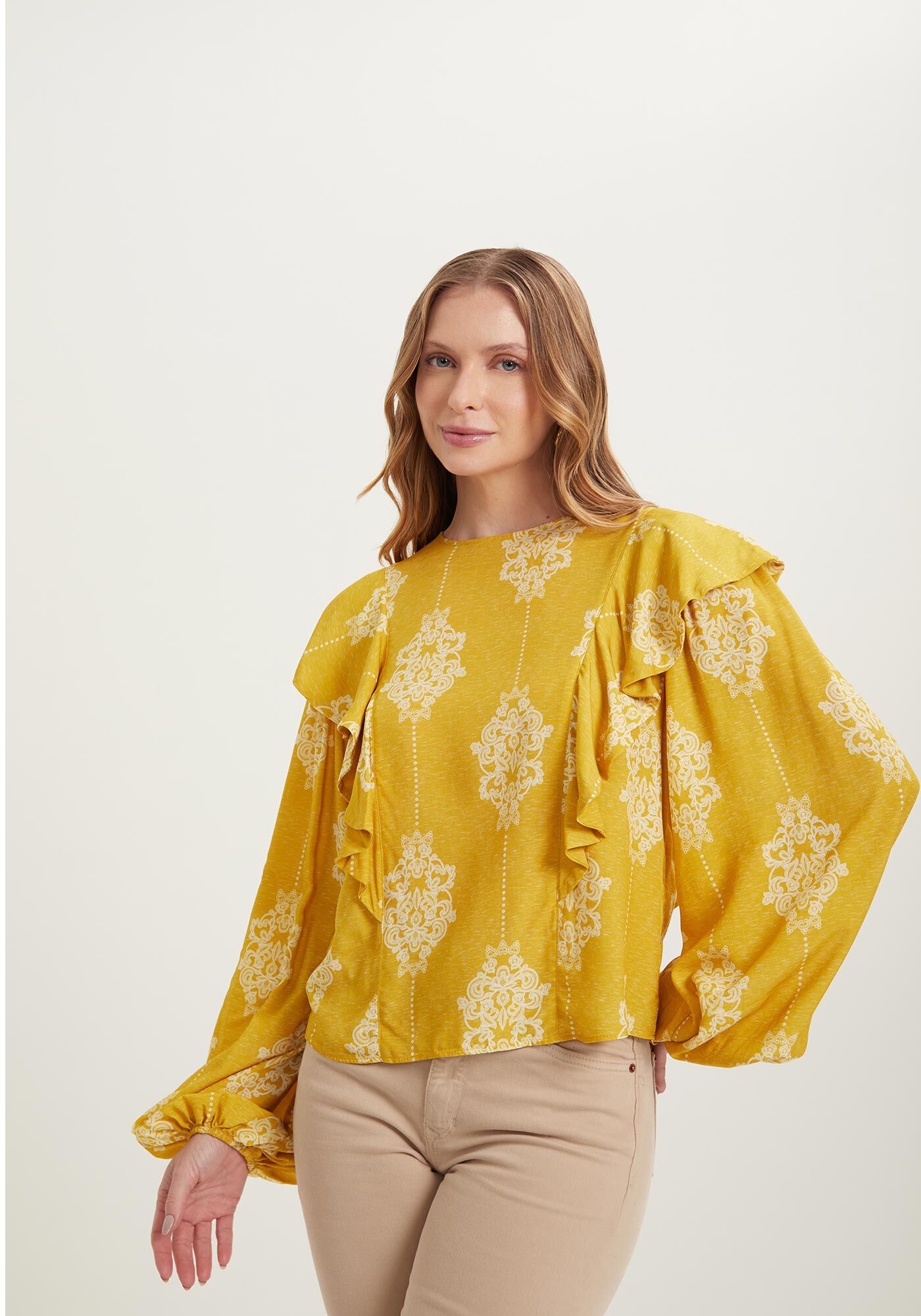 Blusa De Mangas Amplas Em Viscose Com Babados, , large.