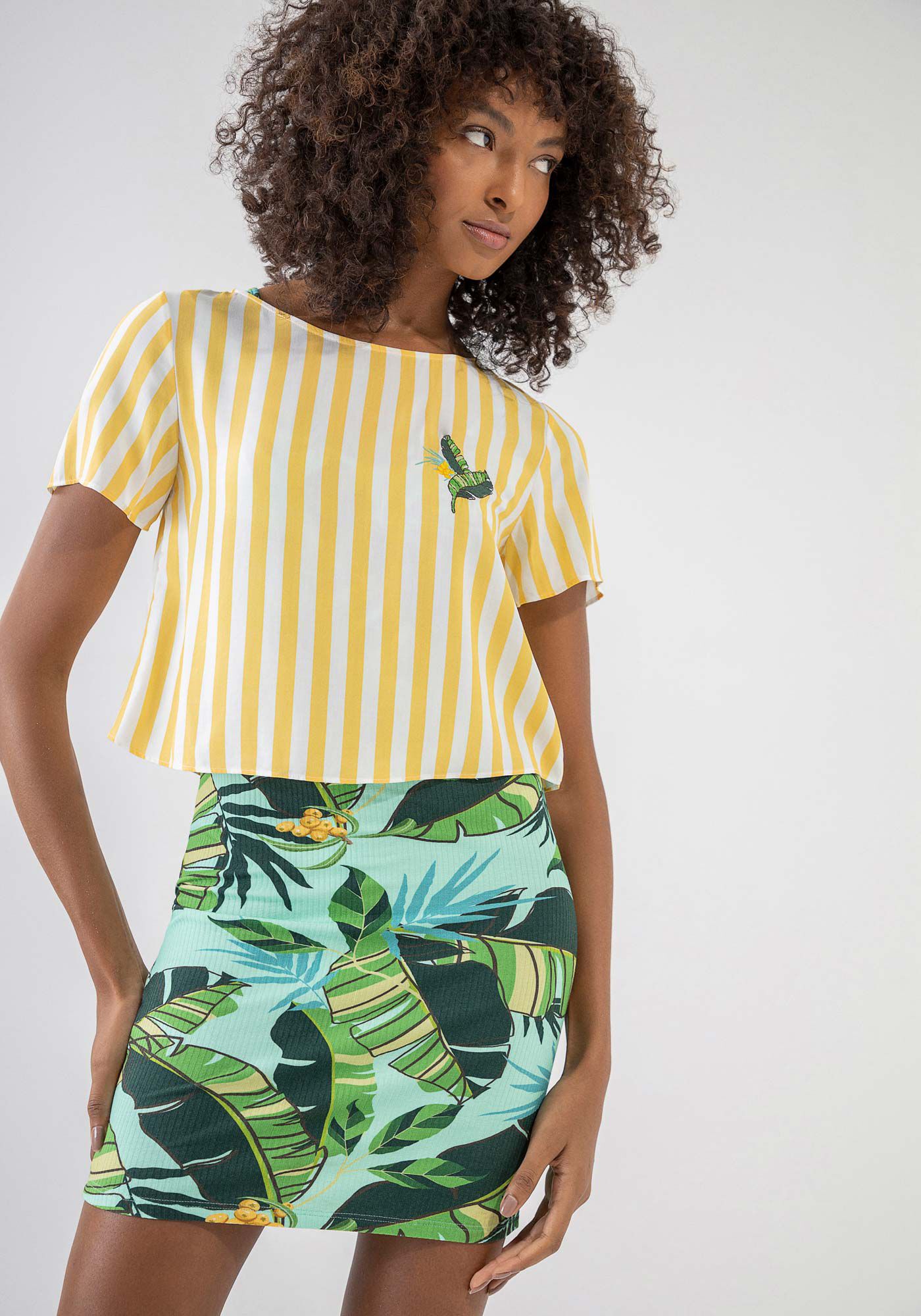 Blusa Curta Estampada em Viscose com Bordado, , large.