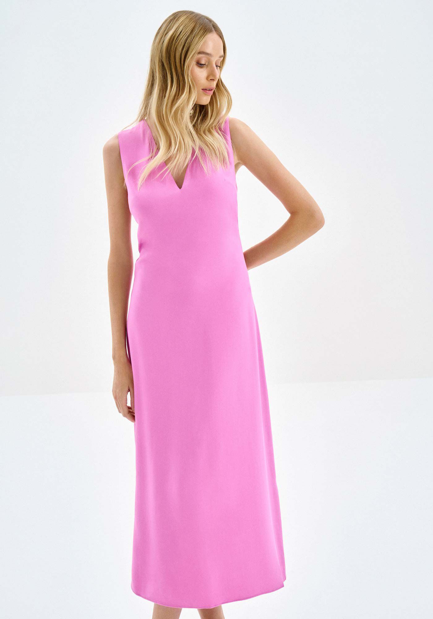 Vestido Midi Reto em Viscose com Decote V, , large.