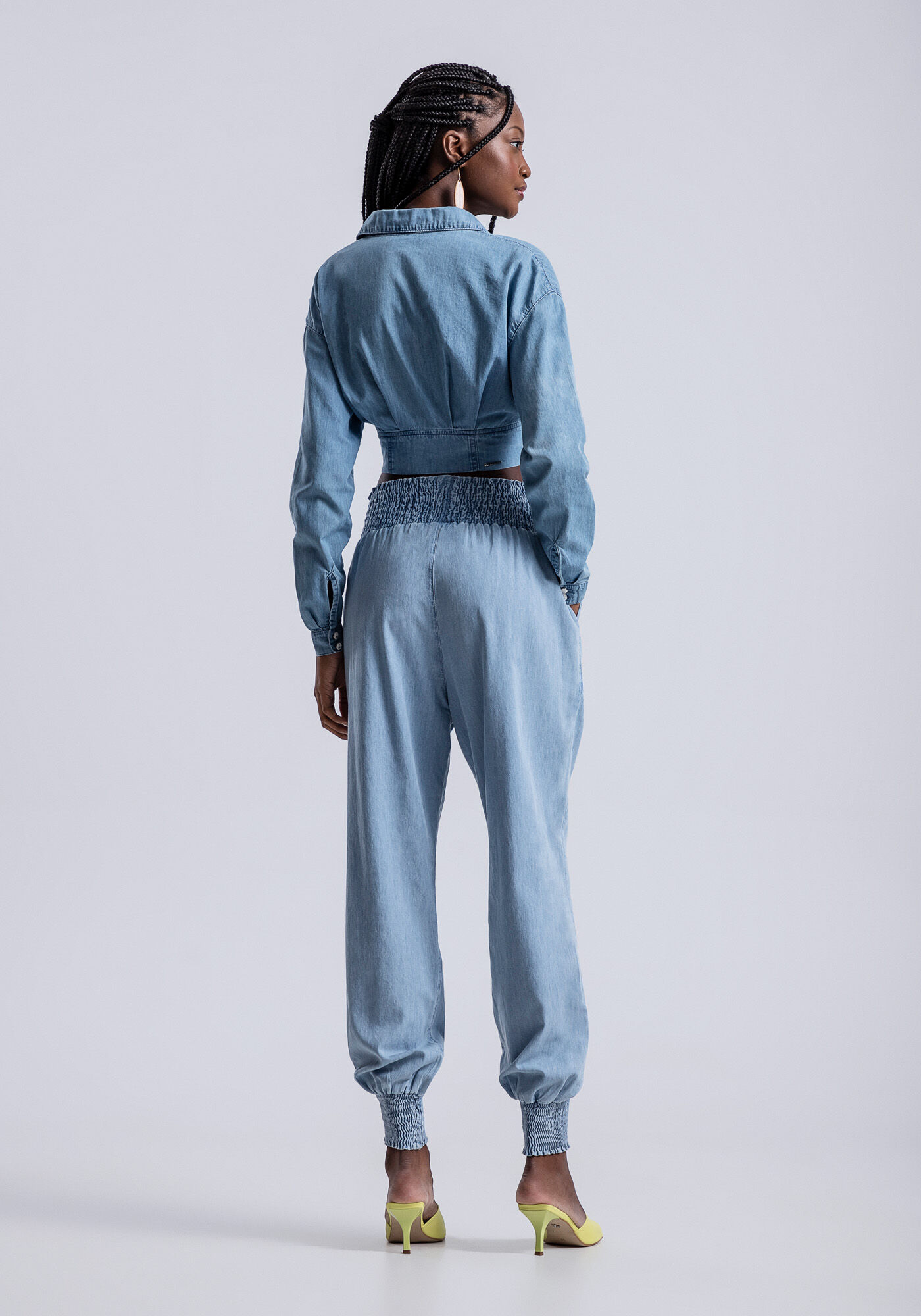 Cal&ccedil;a Jeans Jogging Cropped com C&oacute;s Lastex, JEANS, large.