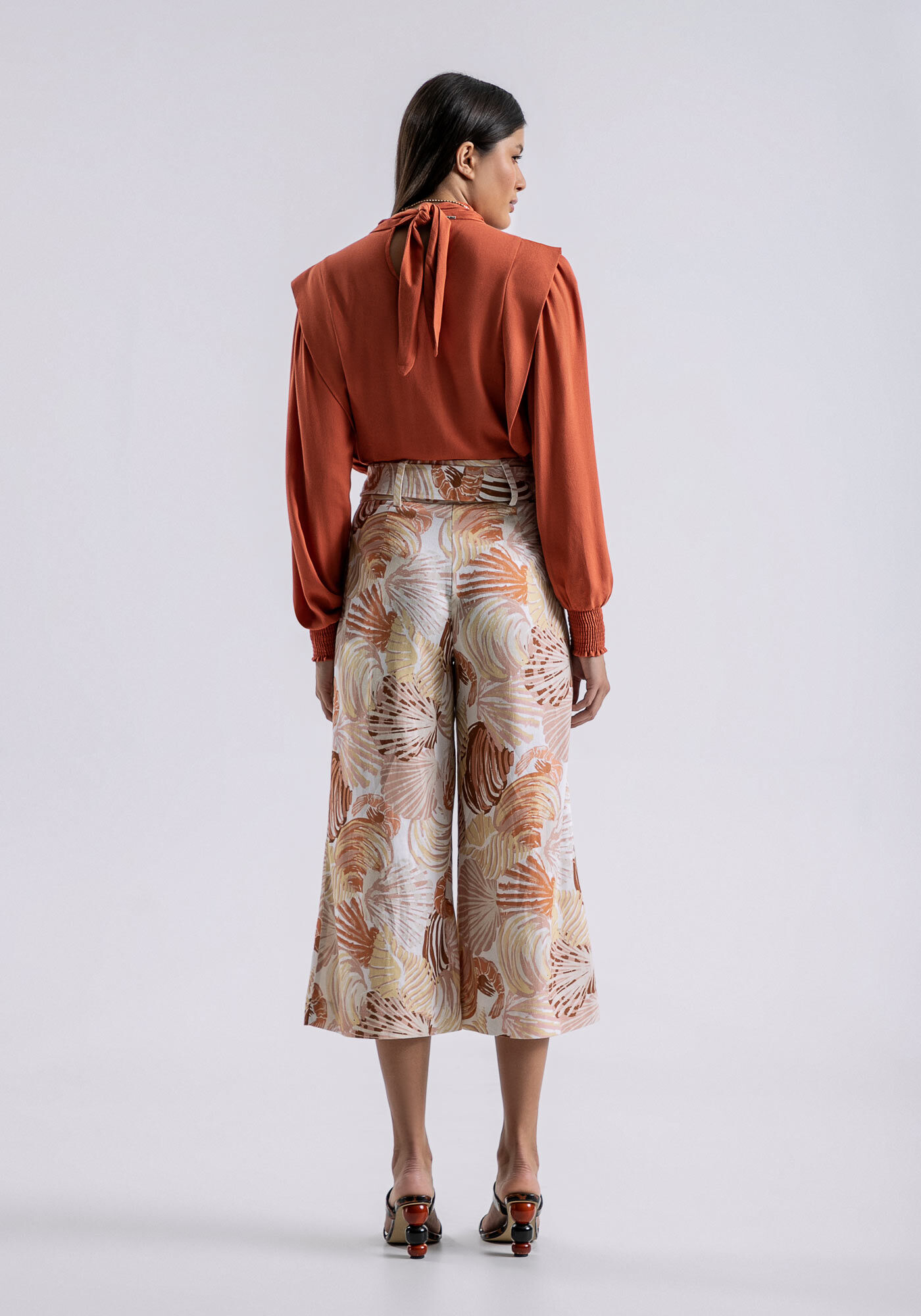 Calça pantacourt em linho sales