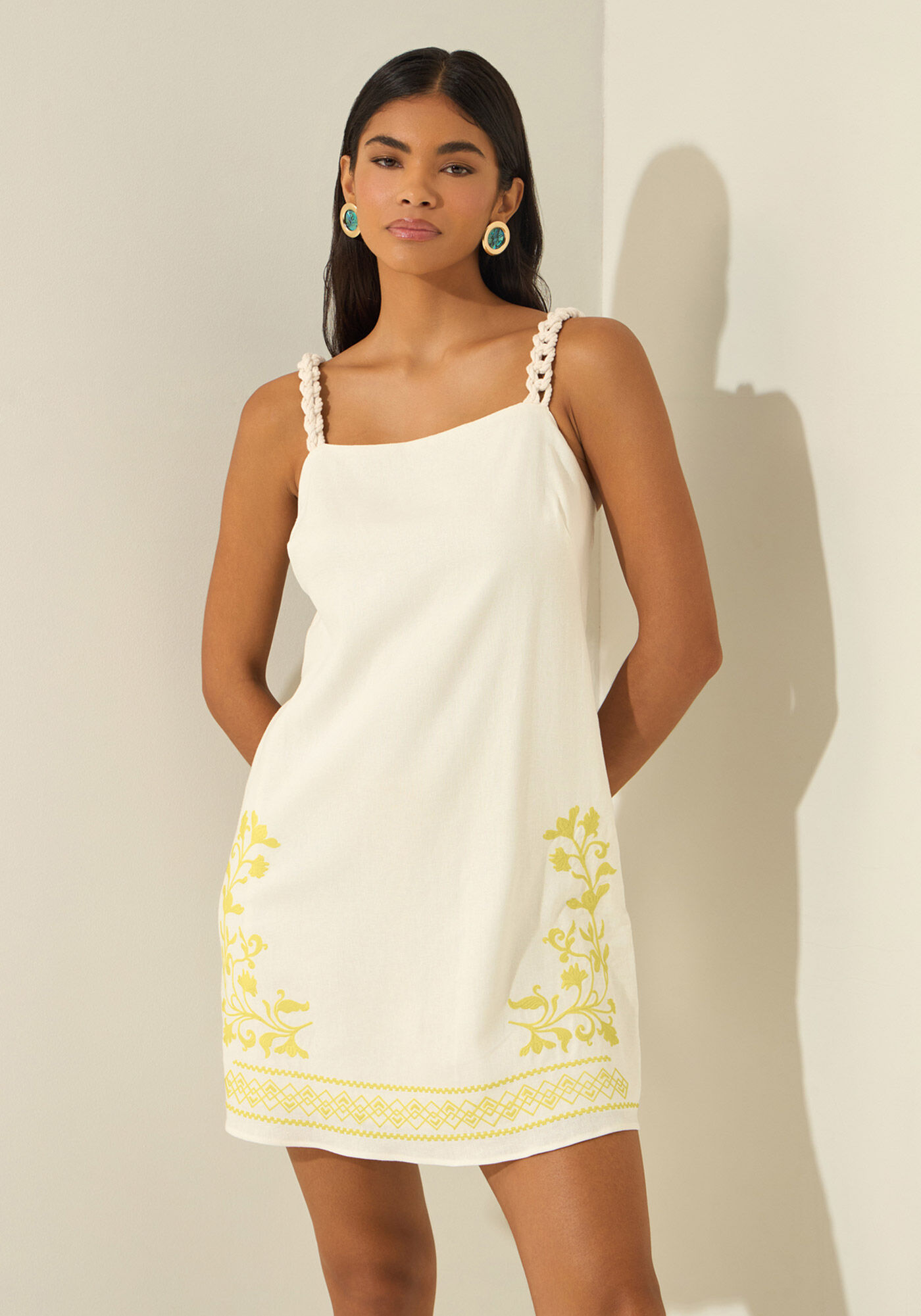 Vestido Curto Bordado Com Macram&ecirc; E Linho, BRANCO OFF WHITE, large.