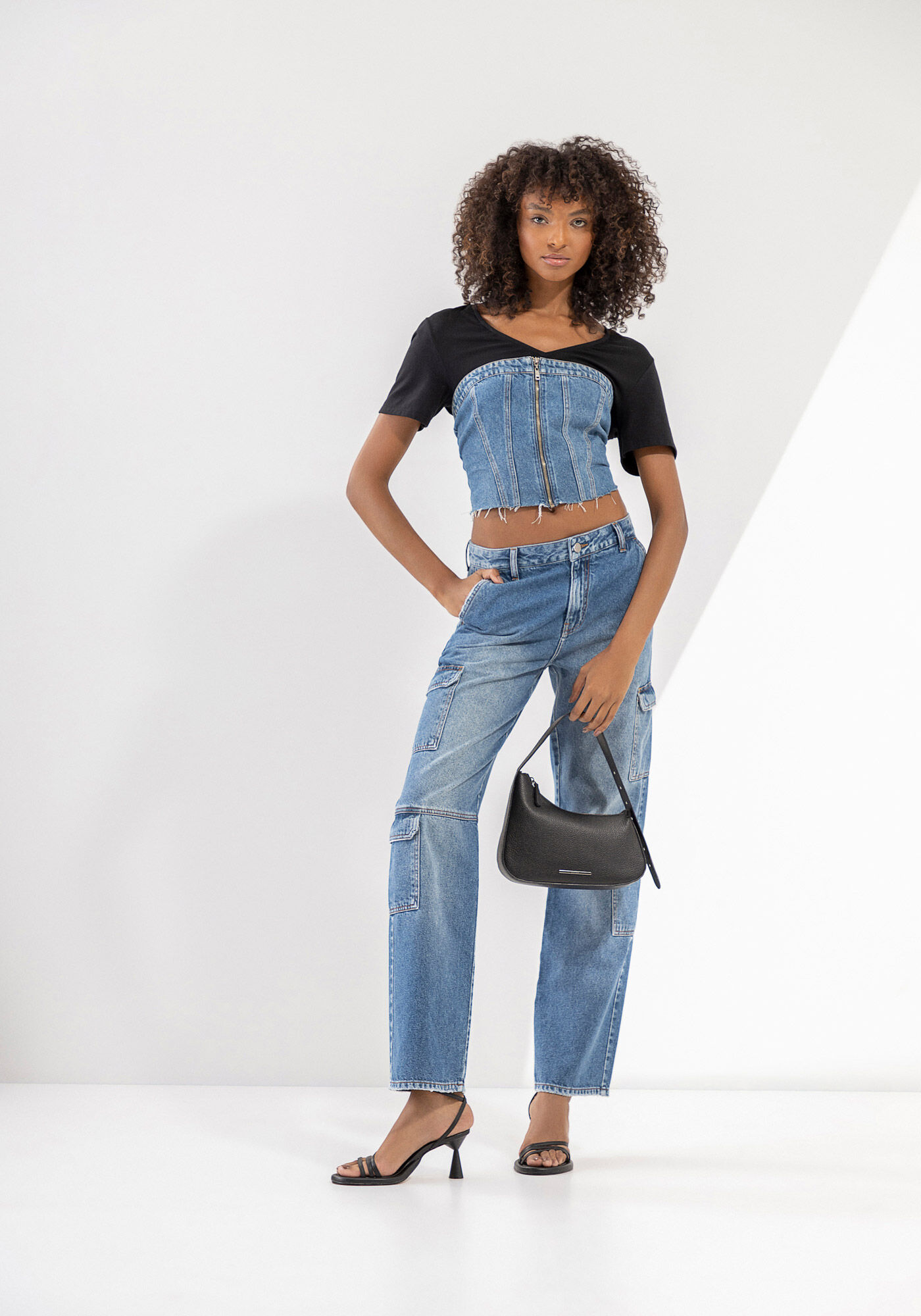 Blusa Manga Curta em Viscose com Decote V B&aacute;sica, , large.